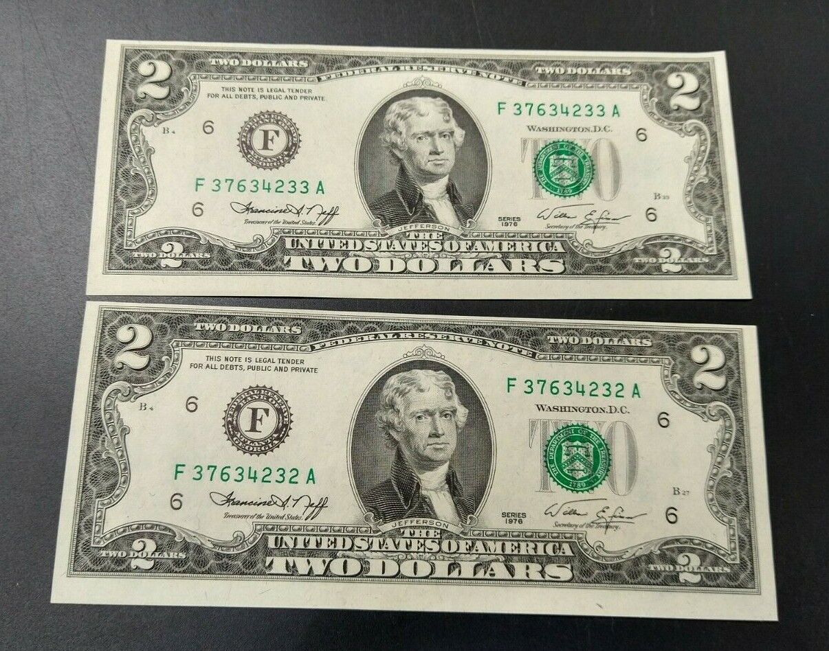 2 CONSECUTIVE 1976 $2 FRN Federal Reserve NOTE Green Seal AU / CU BICENTENNIAL