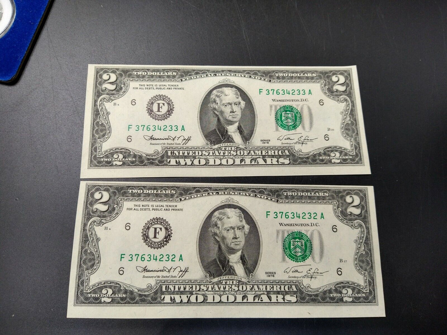 2 CONSECUTIVE 1976 $2 FRN Federal Reserve NOTE Green Seal AU / CU BICENTENNIAL