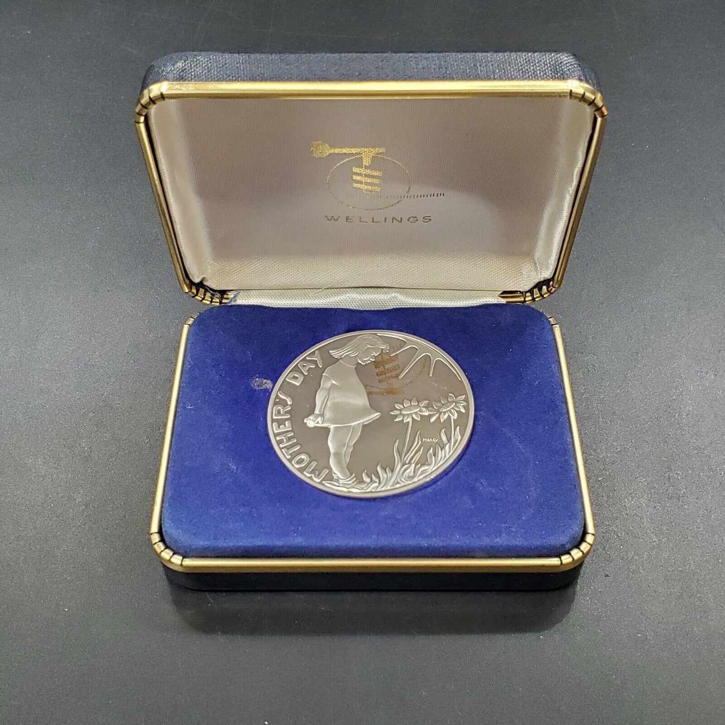 1972 Mother's Day Silver Round Medal Child Flowers Rare 39.3 Grams Sterling