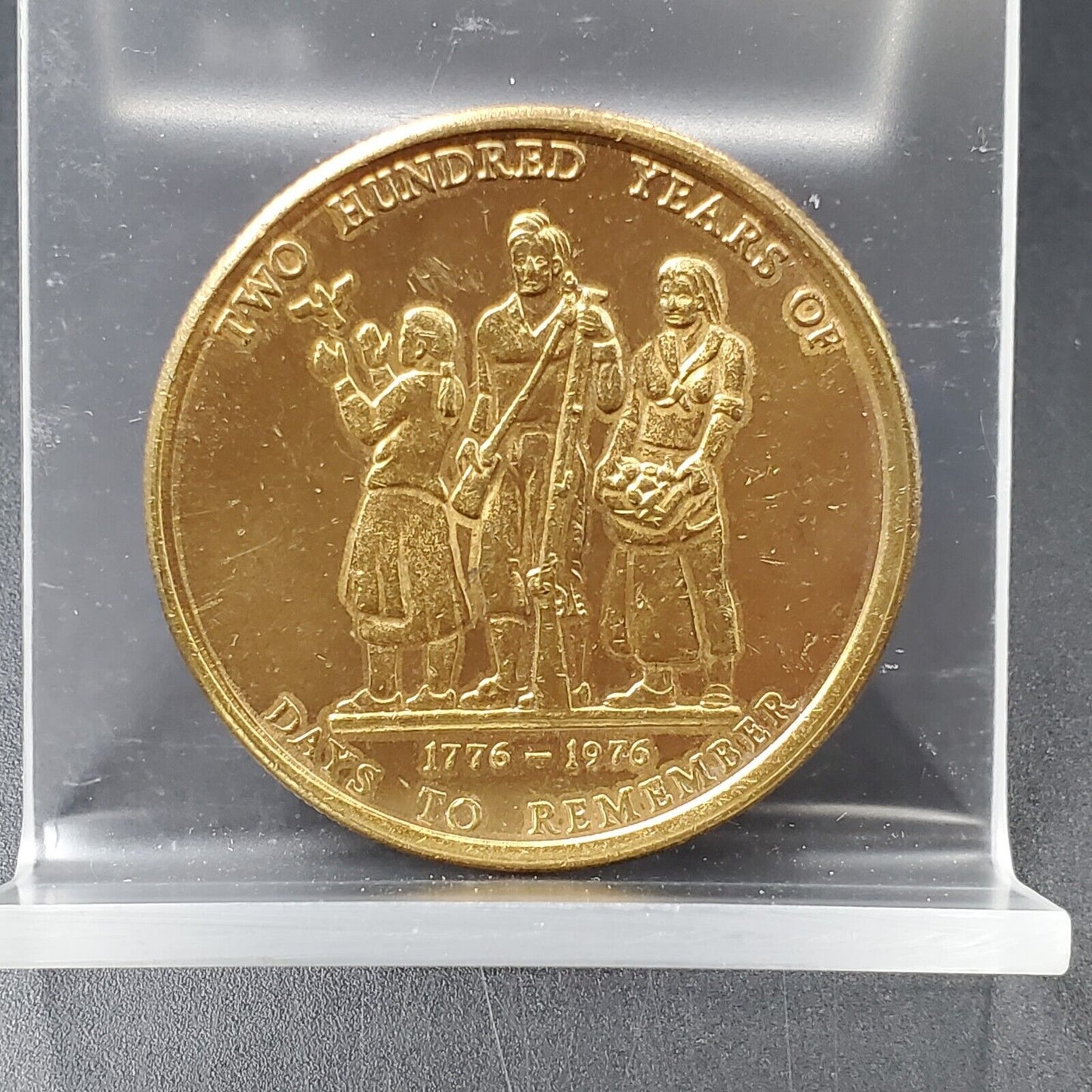 Two Hundred Years Of Days To Remember 1776-1976 Medal Brooch Pin Used