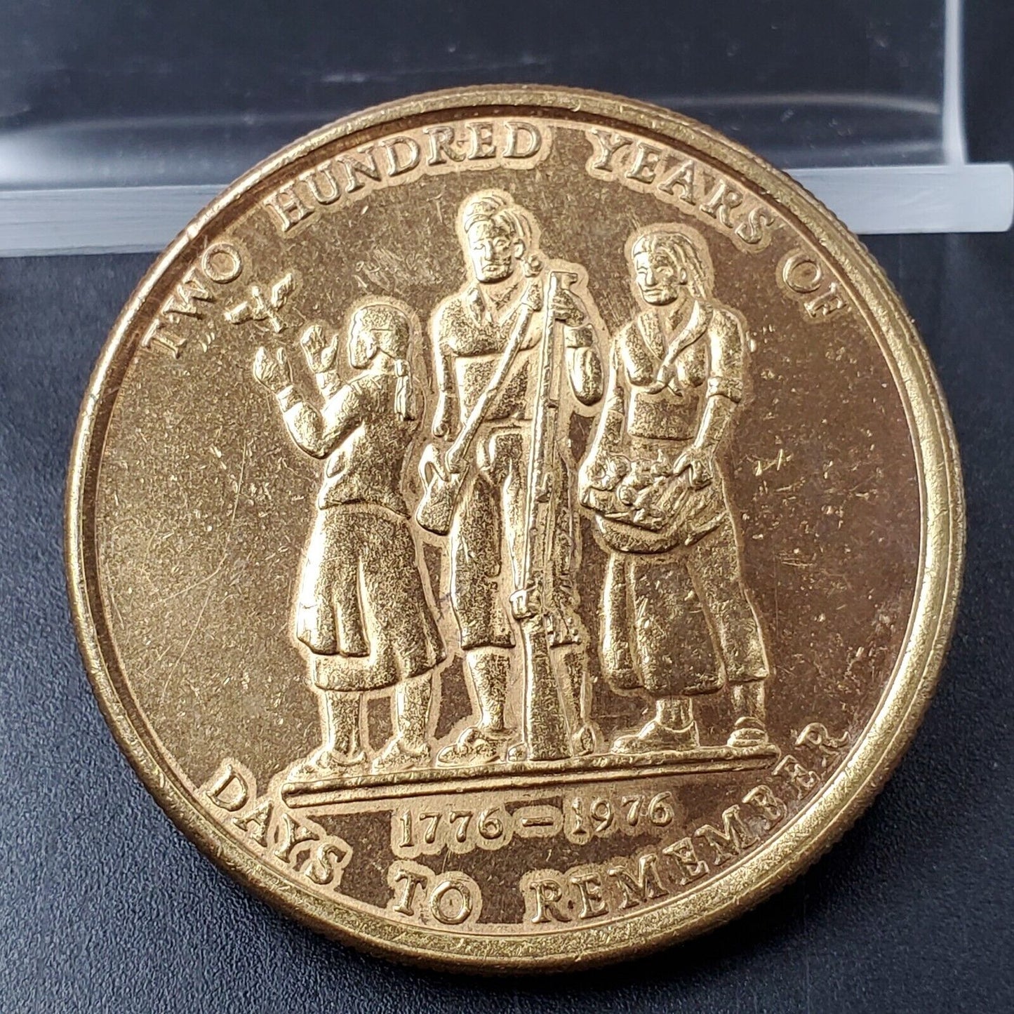 Two Hundred Years Of Days To Remember 1776-1976 Medal Brooch Pin Used