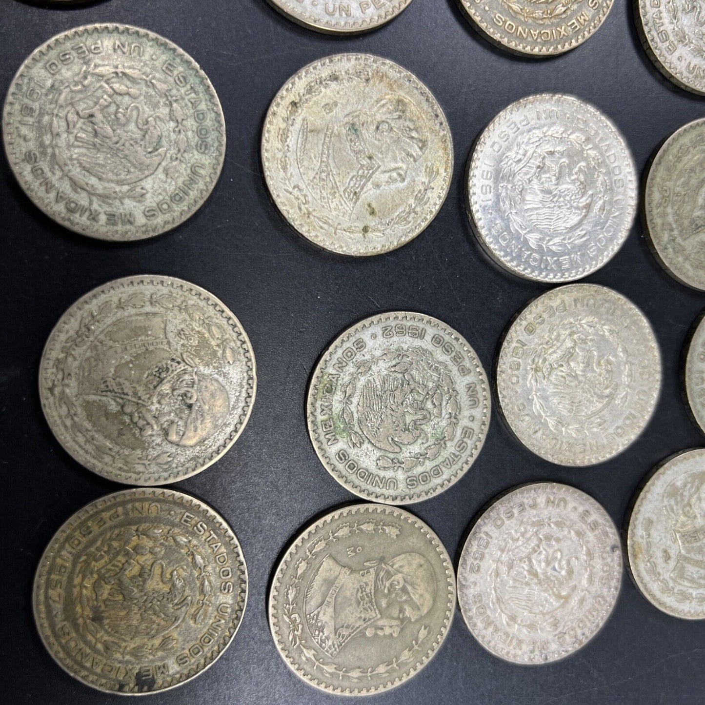 Roll of 25 0.0514 oz Mexico 10% Silver Un Peso Coins Average Circulated #B
