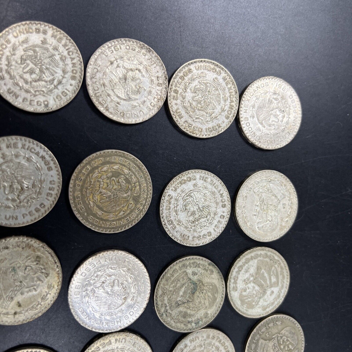 Roll of 25 0.0514 oz Mexico 10% Silver Un Peso Coins Average Circulated #B