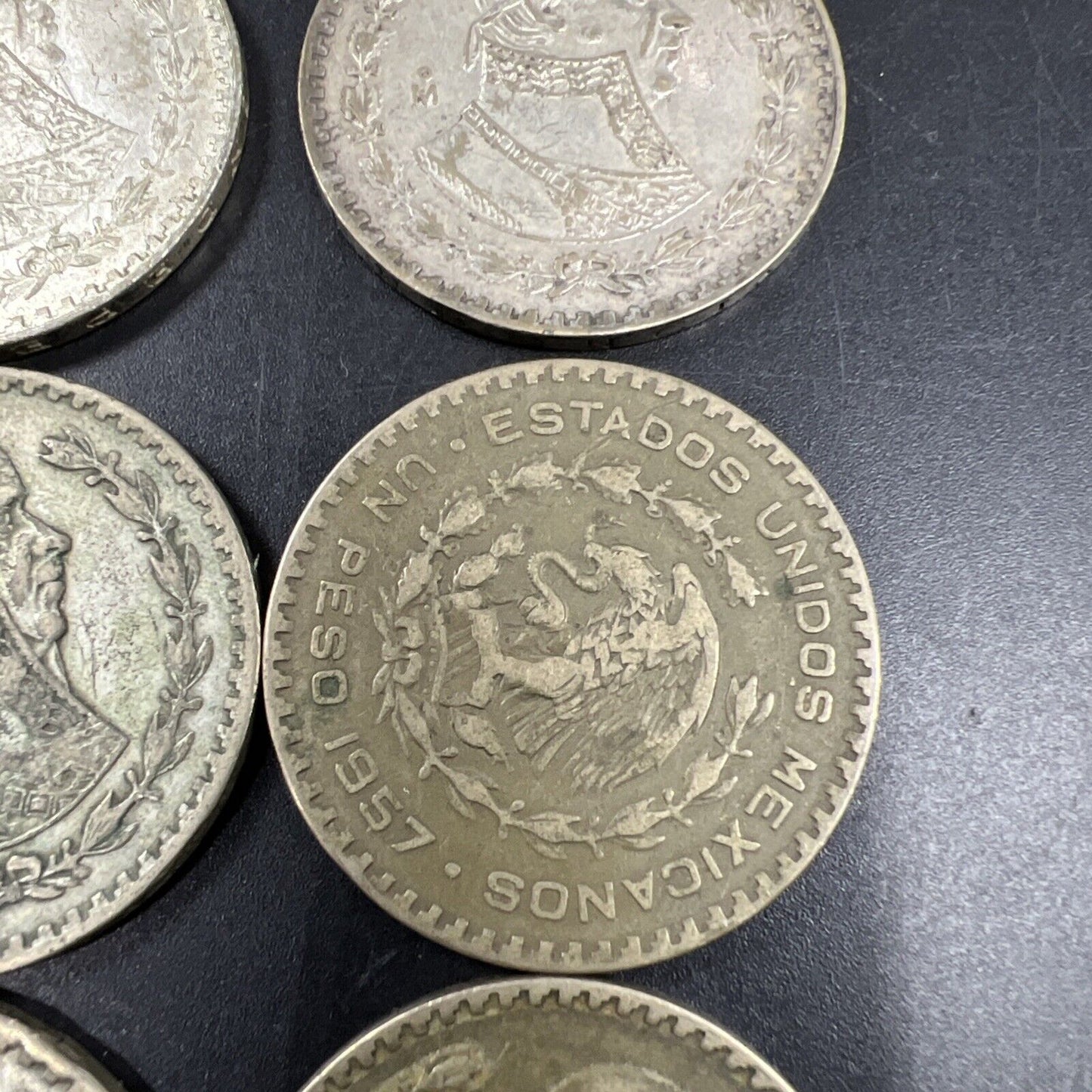 Roll of 25 0.0514 oz Mexico 10% Silver Un Peso Coins Average Circulated #B