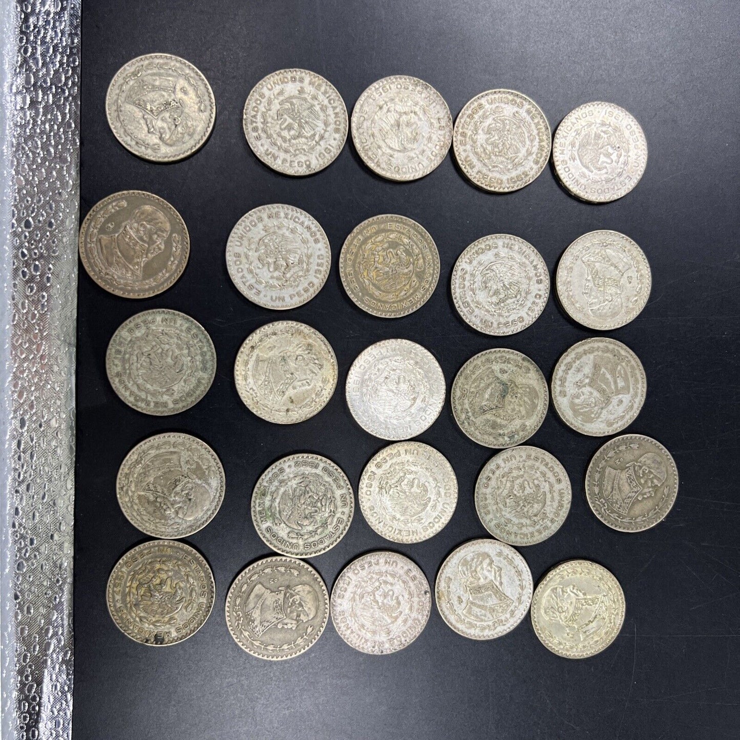 Roll of 25 0.0514 oz Mexico 10% Silver Un Peso Coins Average Circulated #B
