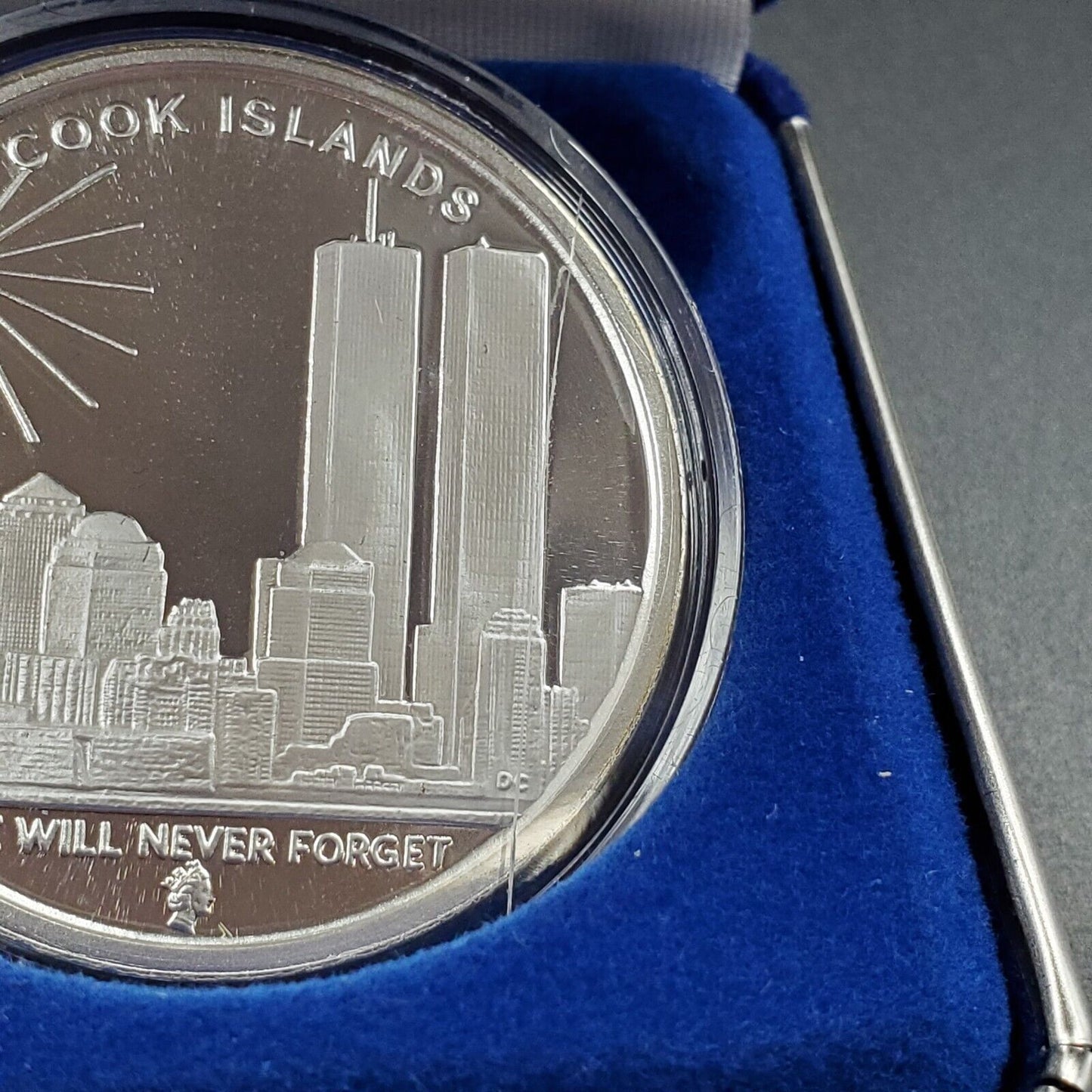 2006  $1 Cook Islands 1 Oz Silver Coin 9/11 commemorative We will Never Forget