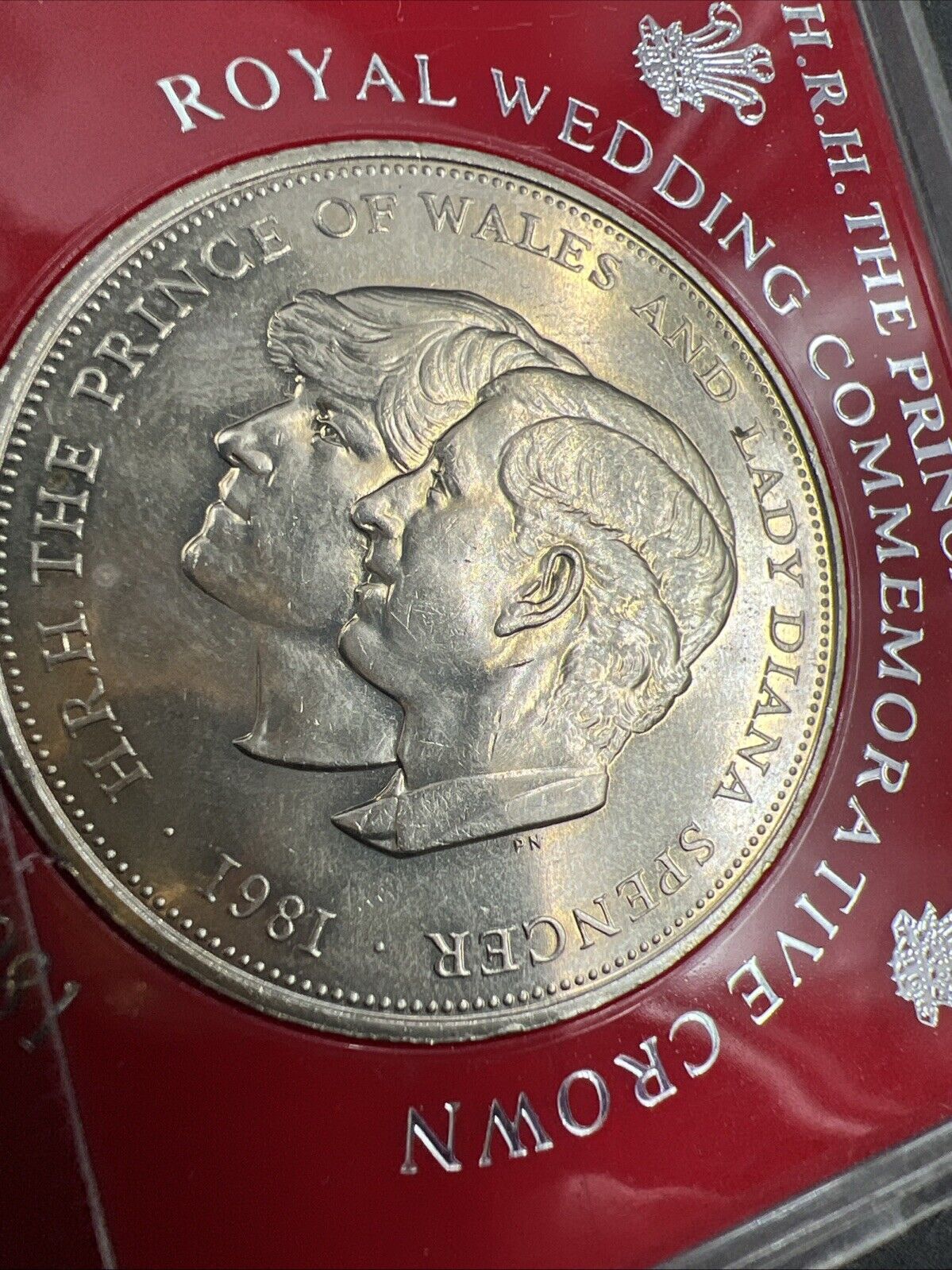 1977 Jubilee Souvenir Medal QEII Queen Elizabeth II Commemorative 1952-77