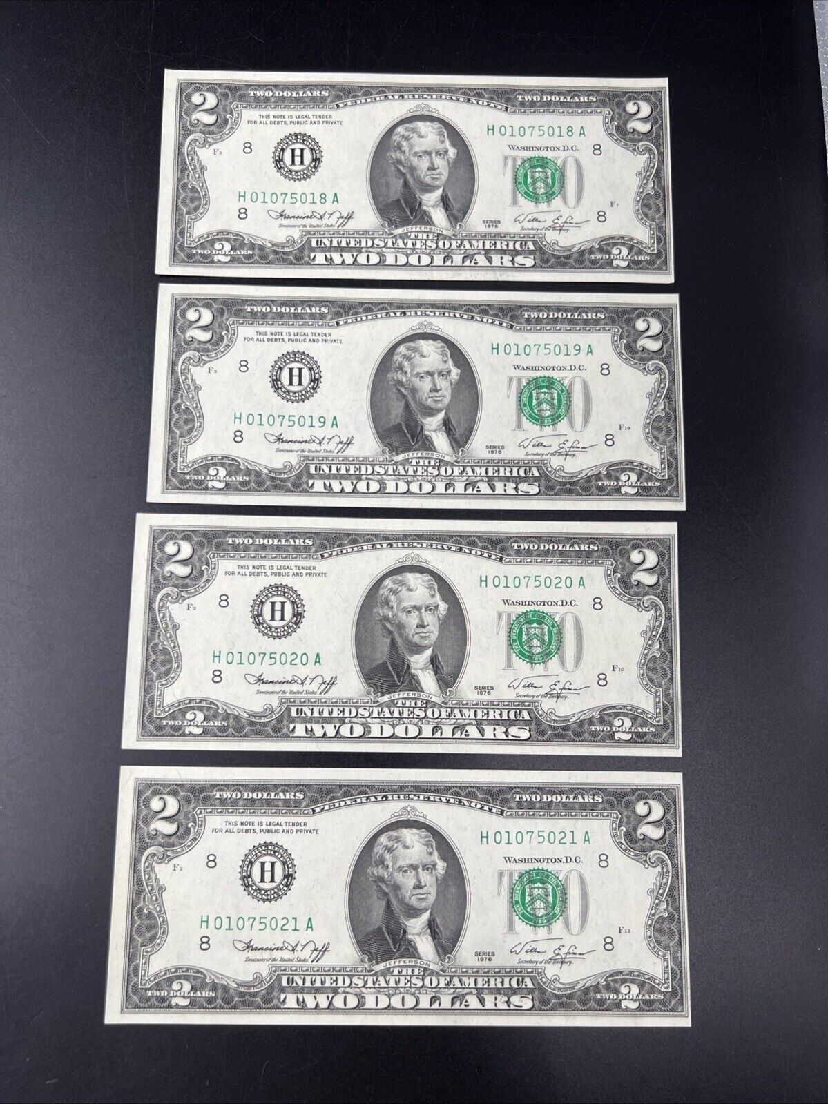 4 Consecutive 1976 $2 Two Dollar Bicentennial Federal Reserve Notes CH UNC #21