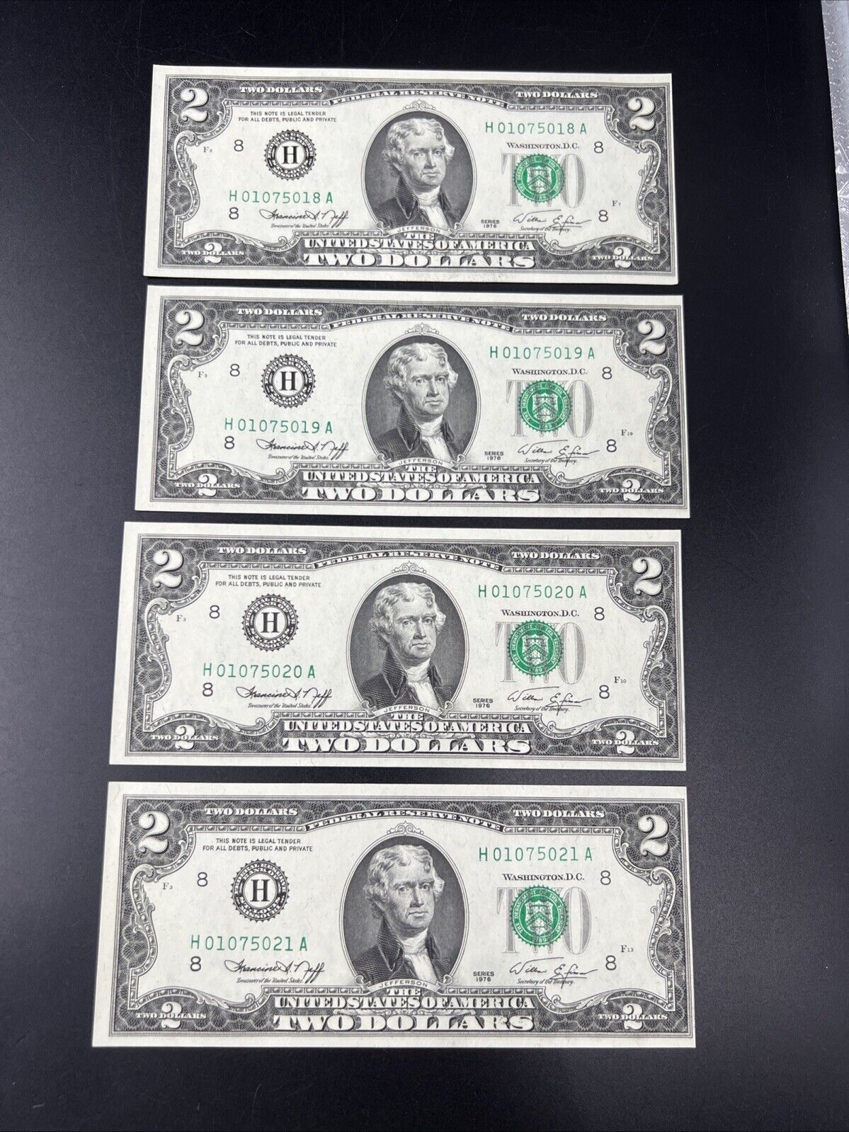 4 Consecutive 1976 $2 Two Dollar Bicentennial Federal Reserve Notes CH UNC #21