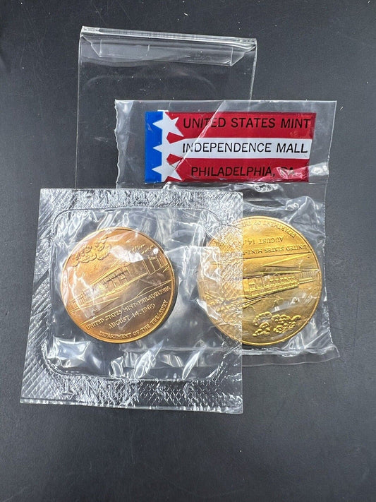 Lot of Two Medals - Philadelphia Mint & Independence Hall Bicentennial CH UNC