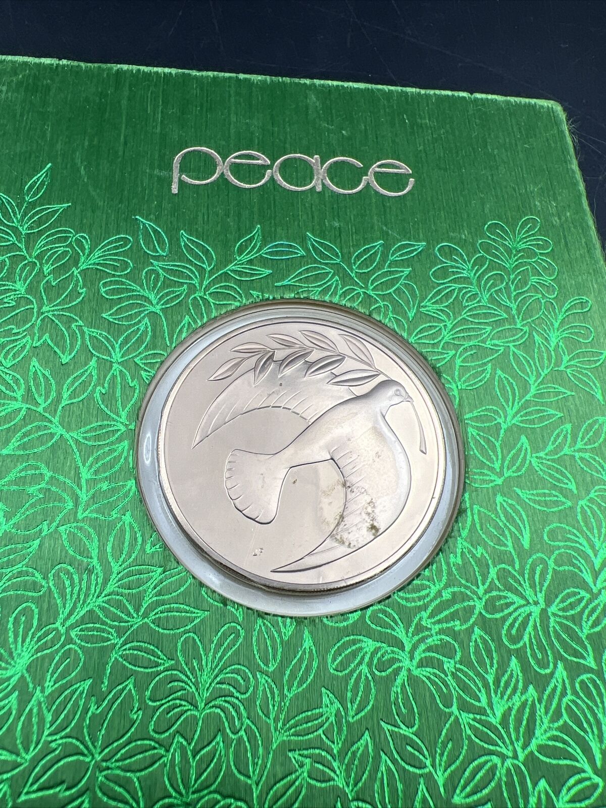 1974 Franklin Mint Christmas Holiday PEACE DOVE Coin Medal in Display Leaflet