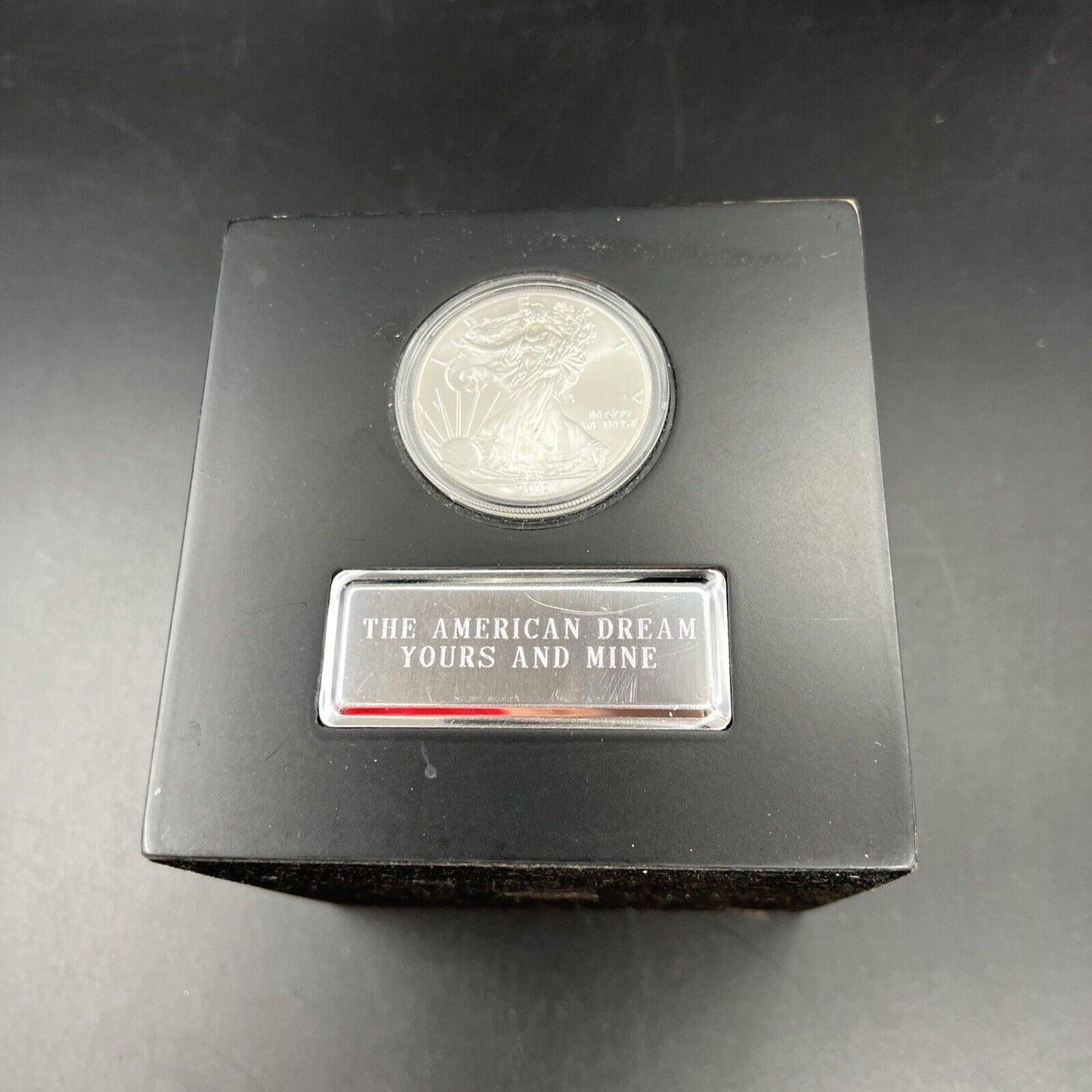 2010 1 Oz Silver Eagle GEM BU in Large Cube Display Holder