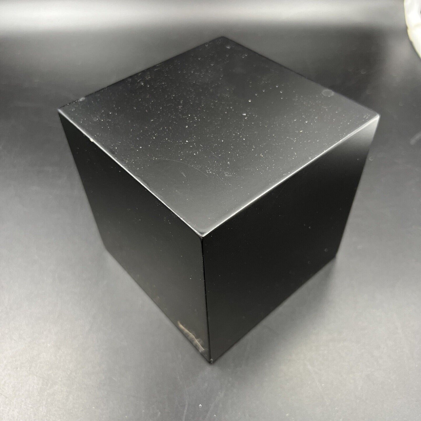 2010 1 Oz Silver Eagle GEM BU in Large Cube Display Holder