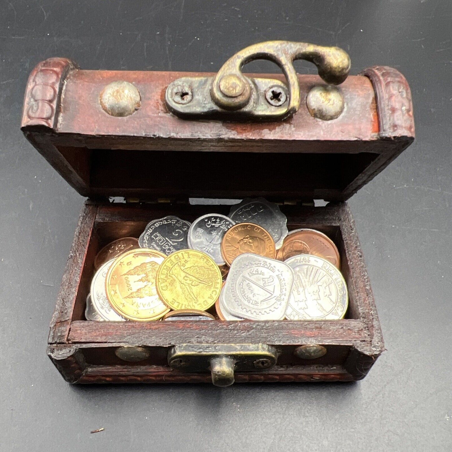 50 Unc Coins from 50 Countries with Toy Treasure Chest