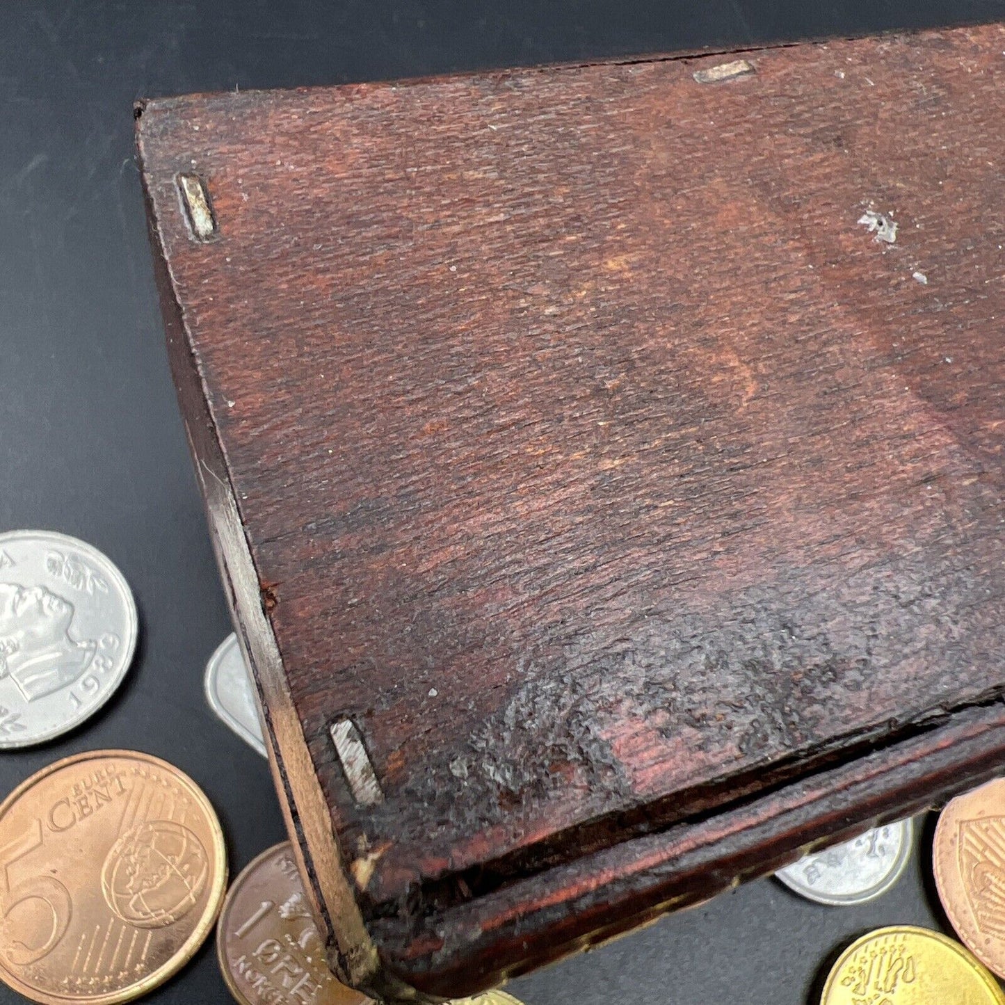 50 Unc Coins from 50 Countries with Toy Treasure Chest