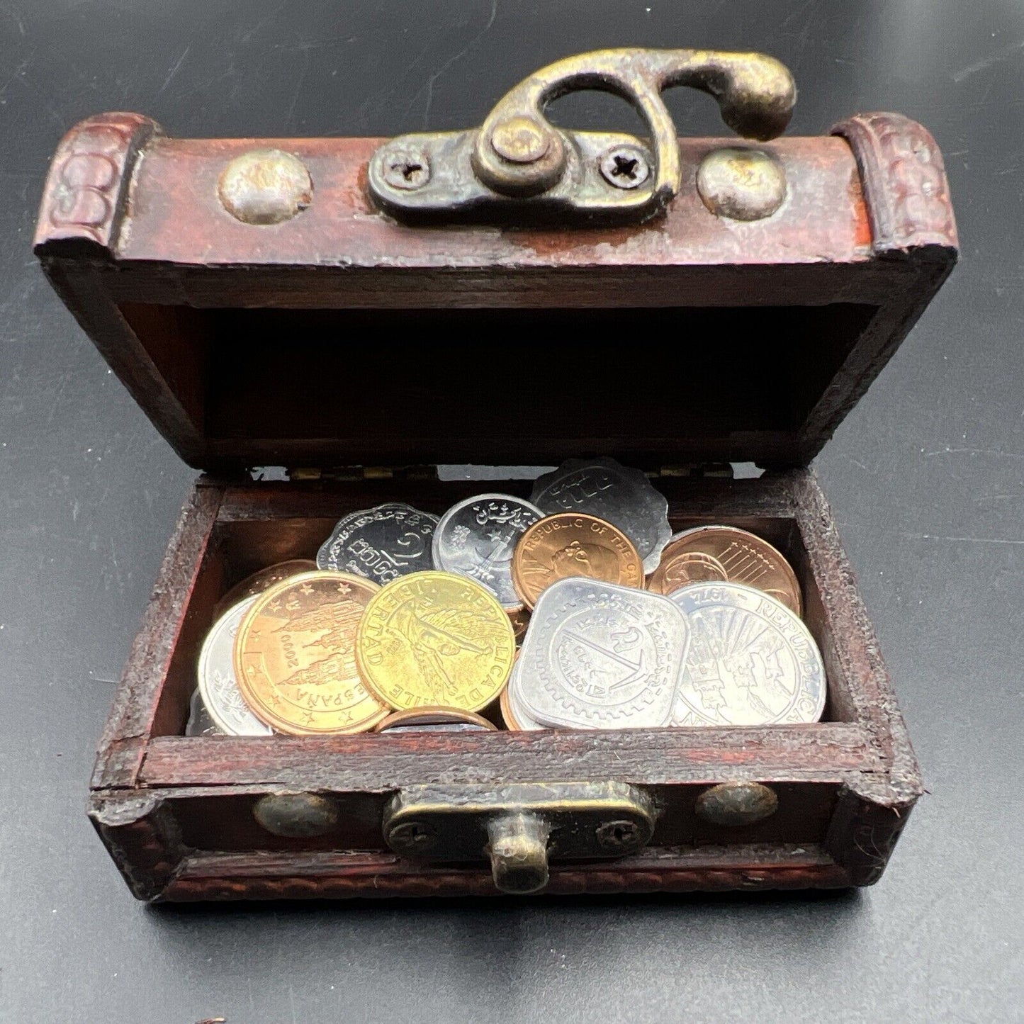 50 Unc Coins from 50 Countries with Toy Treasure Chest