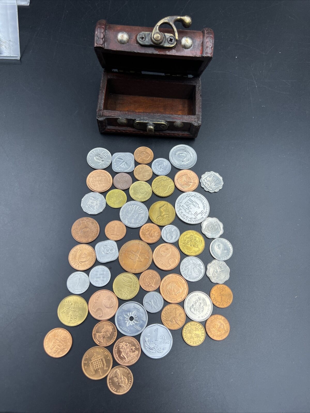 50 Unc Coins from 50 Countries with Toy Treasure Chest