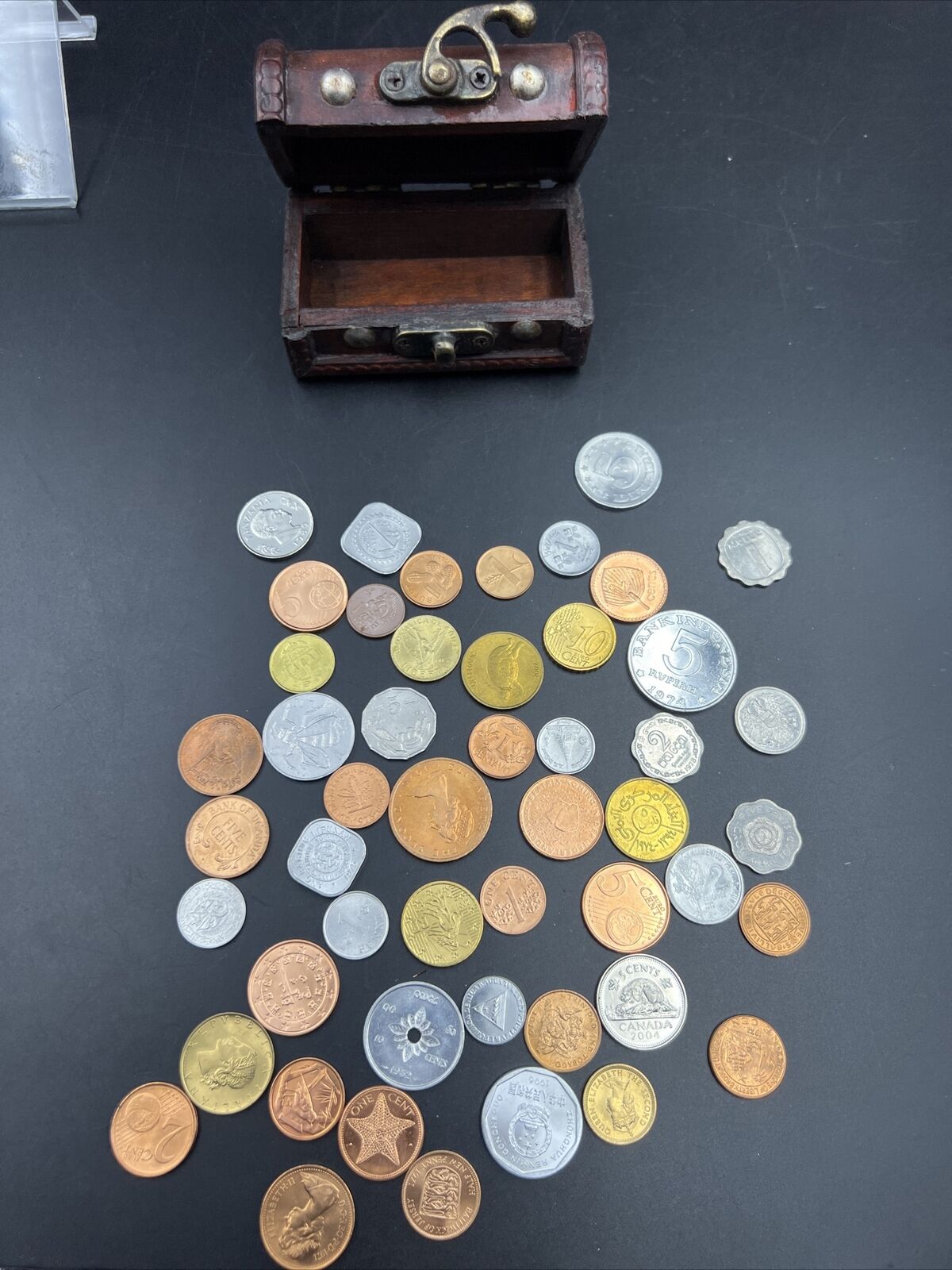 50 Unc Coins from 50 Countries with Toy Treasure Chest