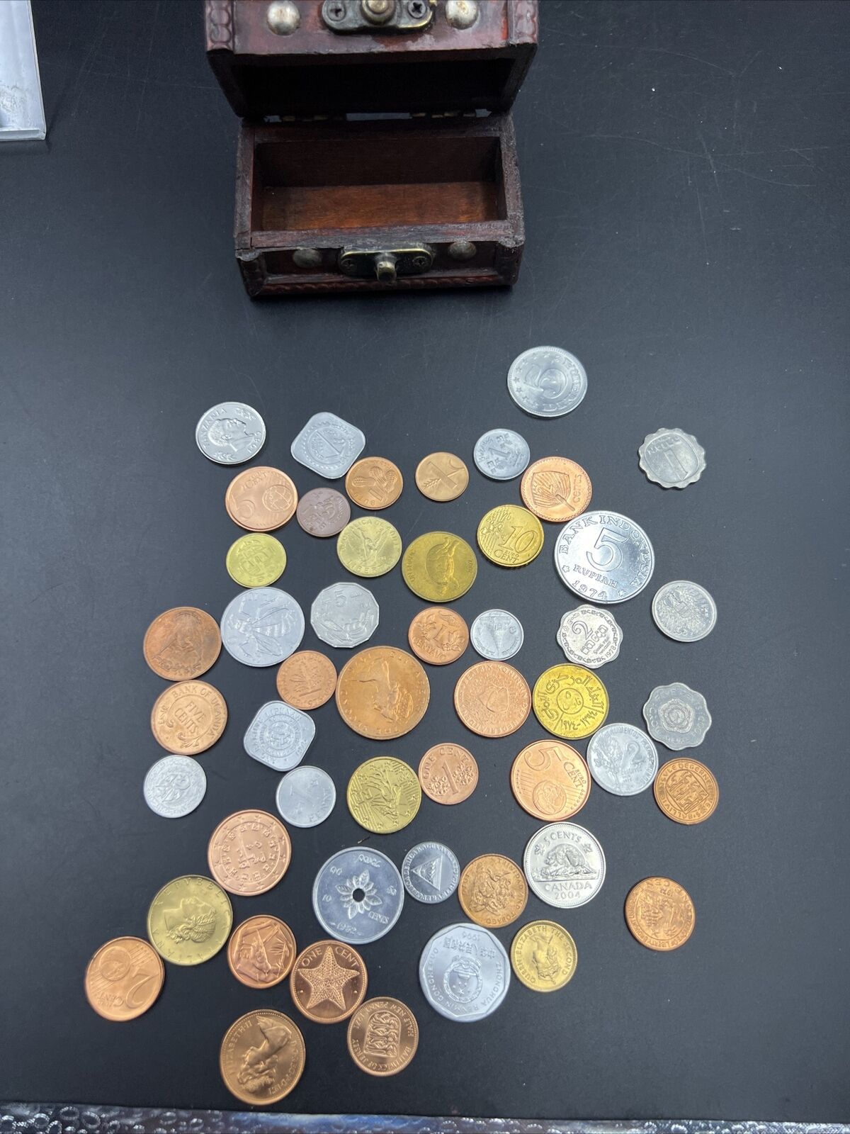 50 Unc Coins from 50 Countries with Toy Treasure Chest