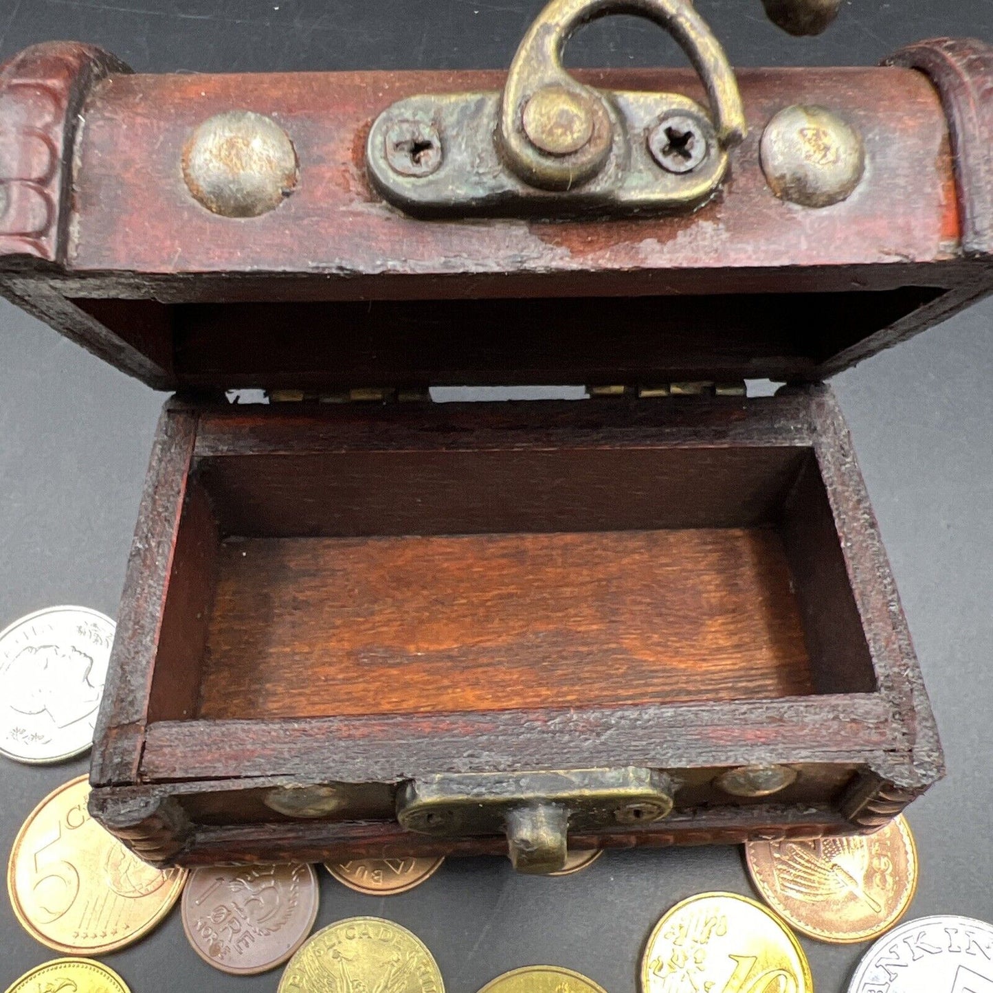 50 Unc Coins from 50 Countries with Toy Treasure Chest