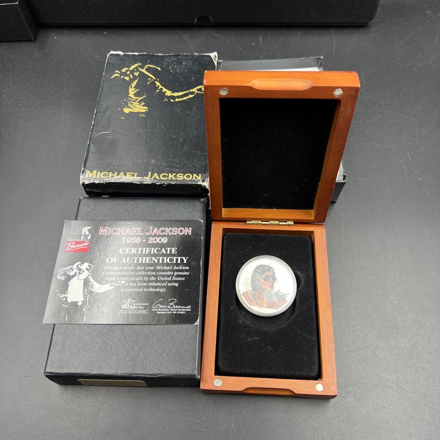 Officially Licensed Michael Jackson Signature 1 OZ 2009 American Silver Eagle