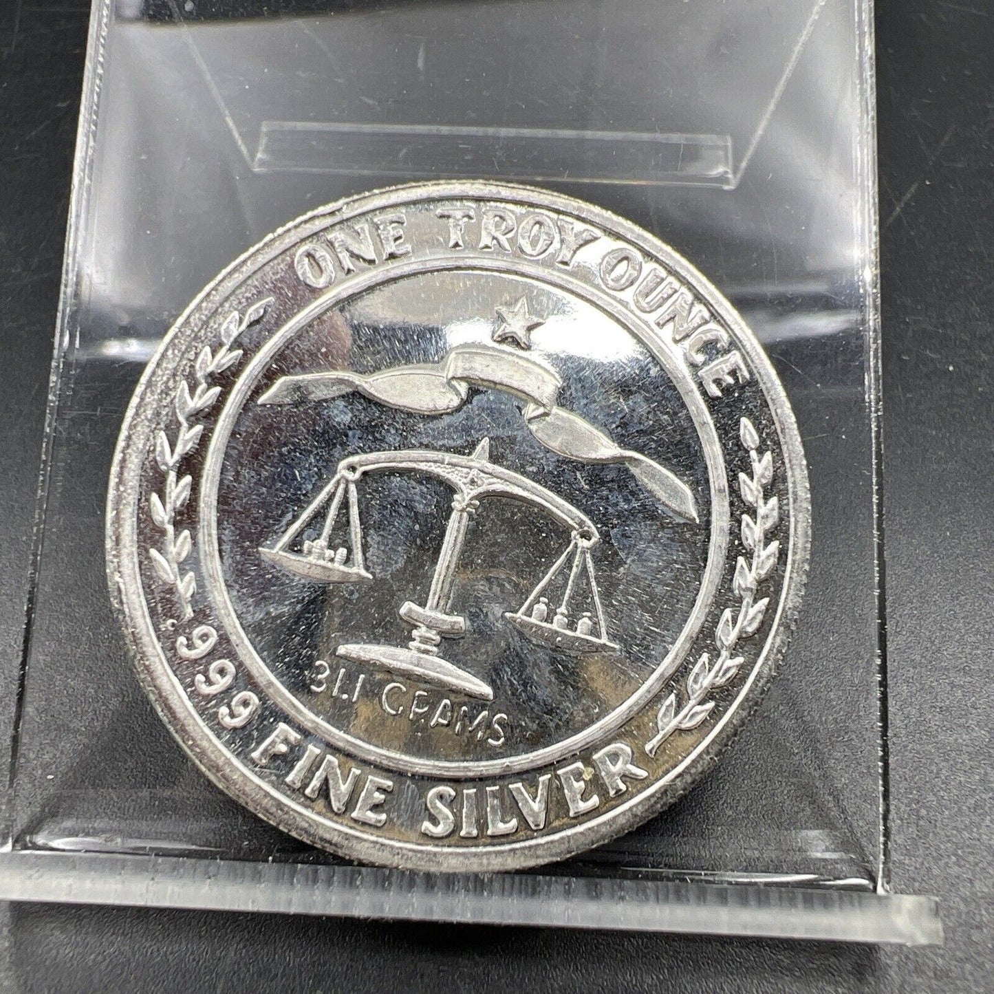 1983 Vintage 1 oz .999 Silver Art Round Broken Partial Collar MAJOR Rim Error PF