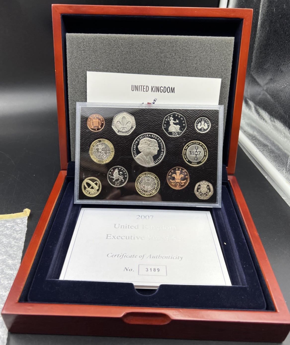 2007 British Royal Mint Executive Proof Set United Kingdom - Used Box & COA