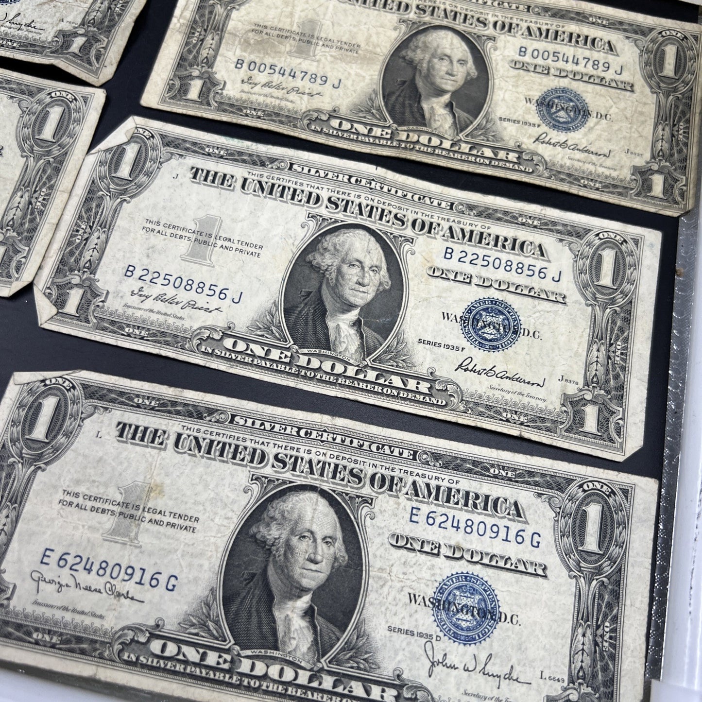Lot of 19 $1 One Dollar 1935 Blue Seal Silver Certificate Notes VG Circ #857