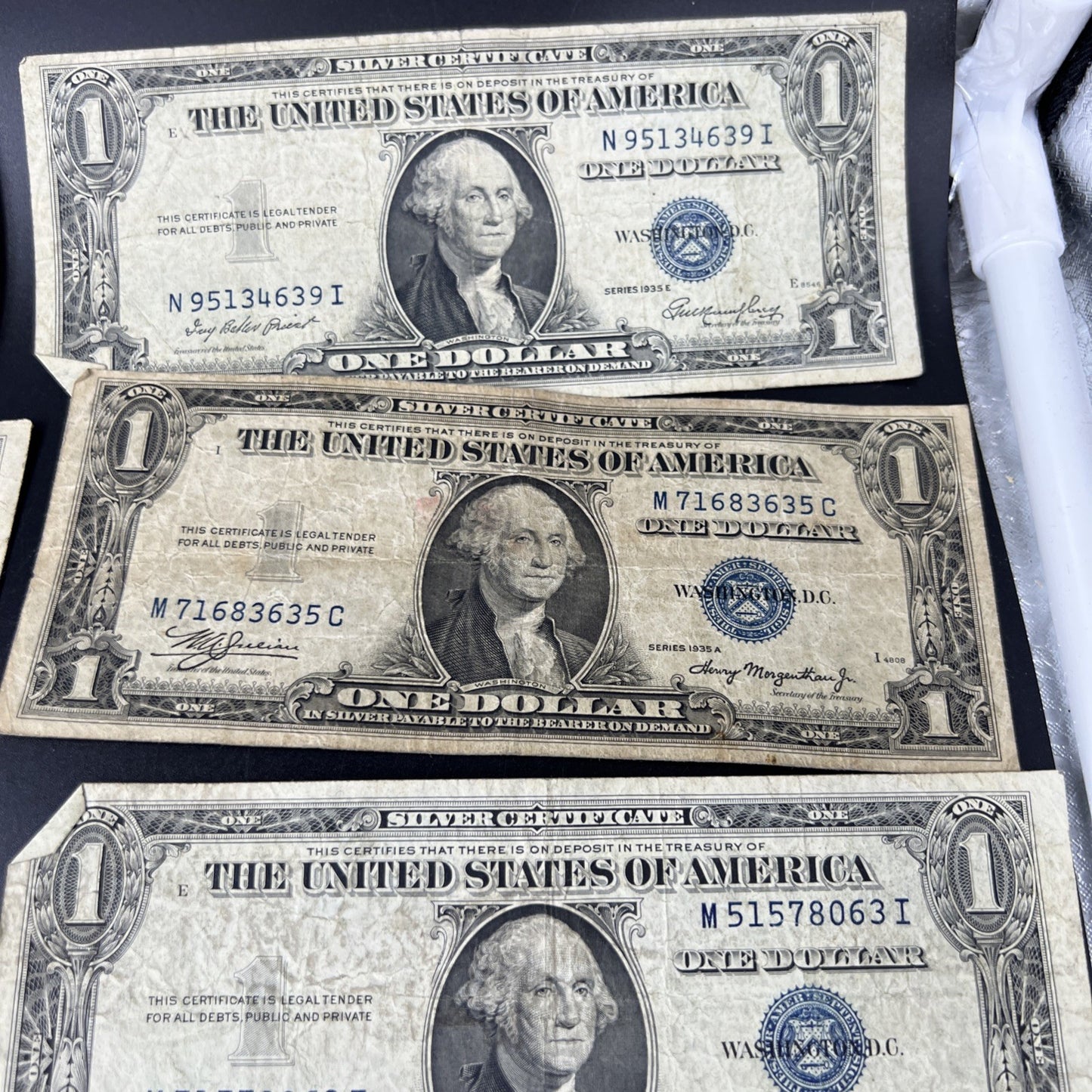 Lot of 19 $1 One Dollar 1935 Blue Seal Silver Certificate Notes VG Circ #857