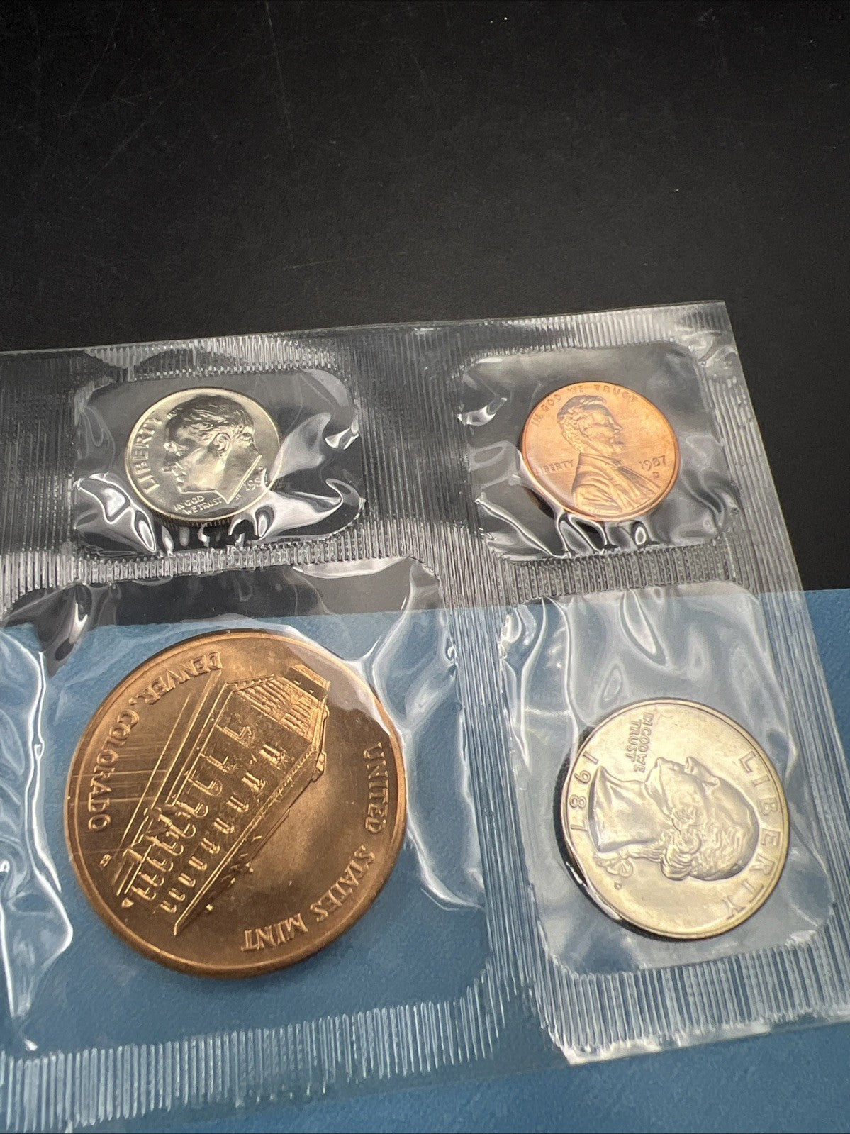 1987 D Denver Mint Souvenir Set Uncirculated Coins and Medal With Envelope