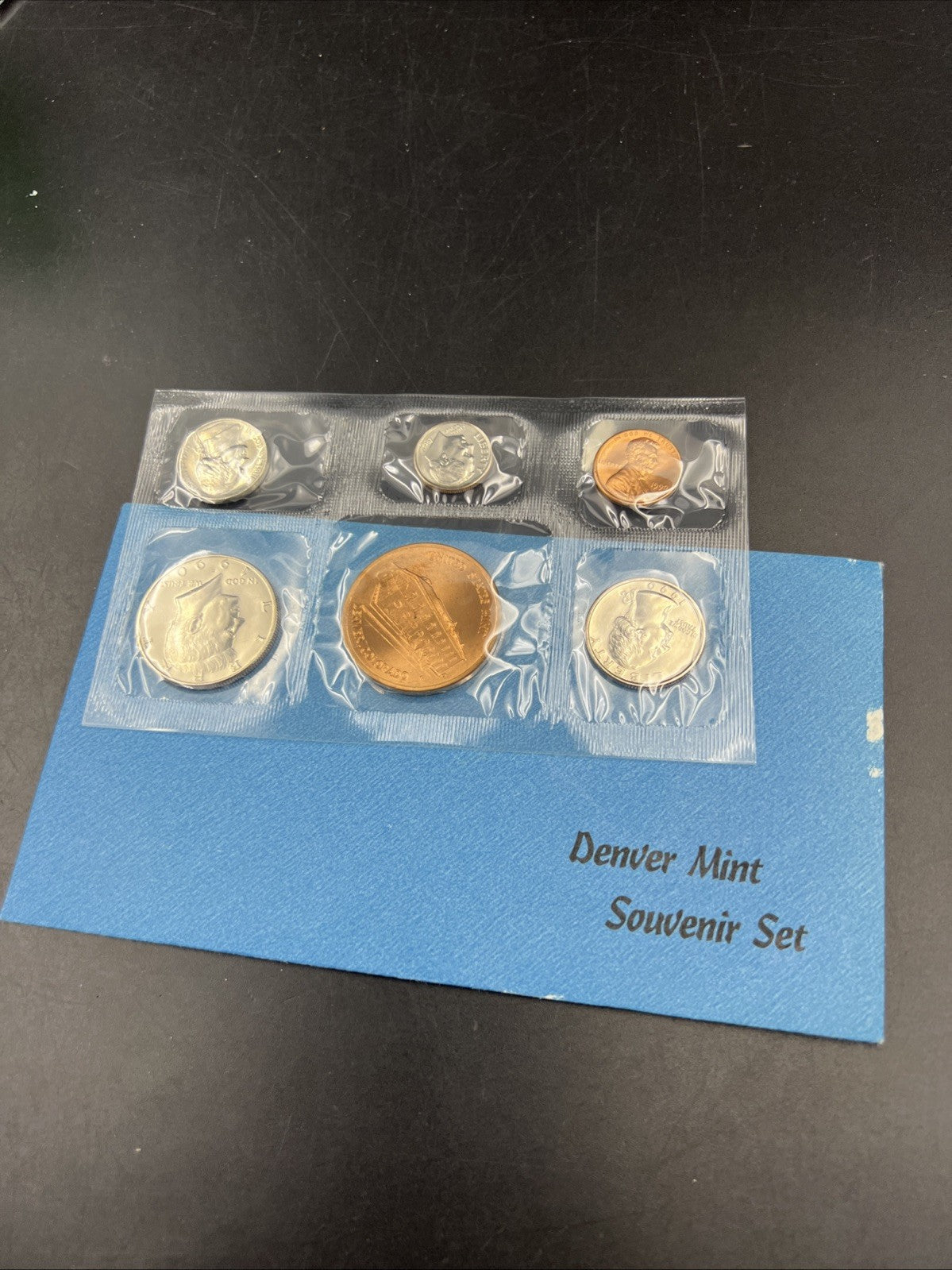 1990 D Denver Mint Souvenir Set Uncirculated Coins and Medal With Envelope