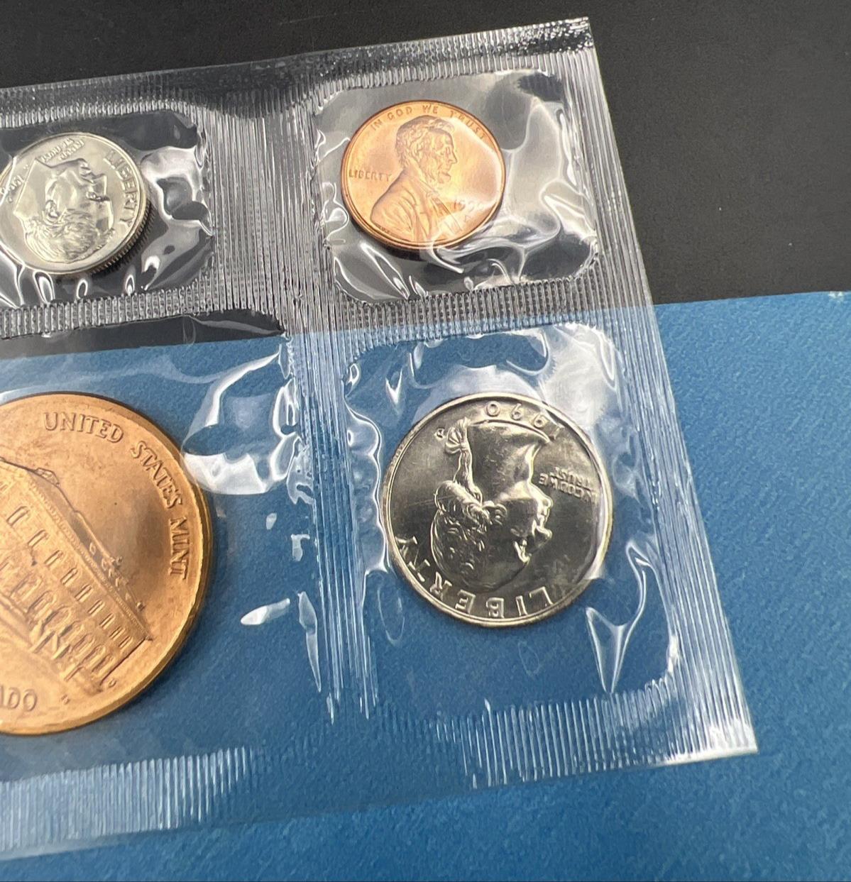 1990 D Denver Mint Souvenir Set Uncirculated Coins and Medal With Envelope
