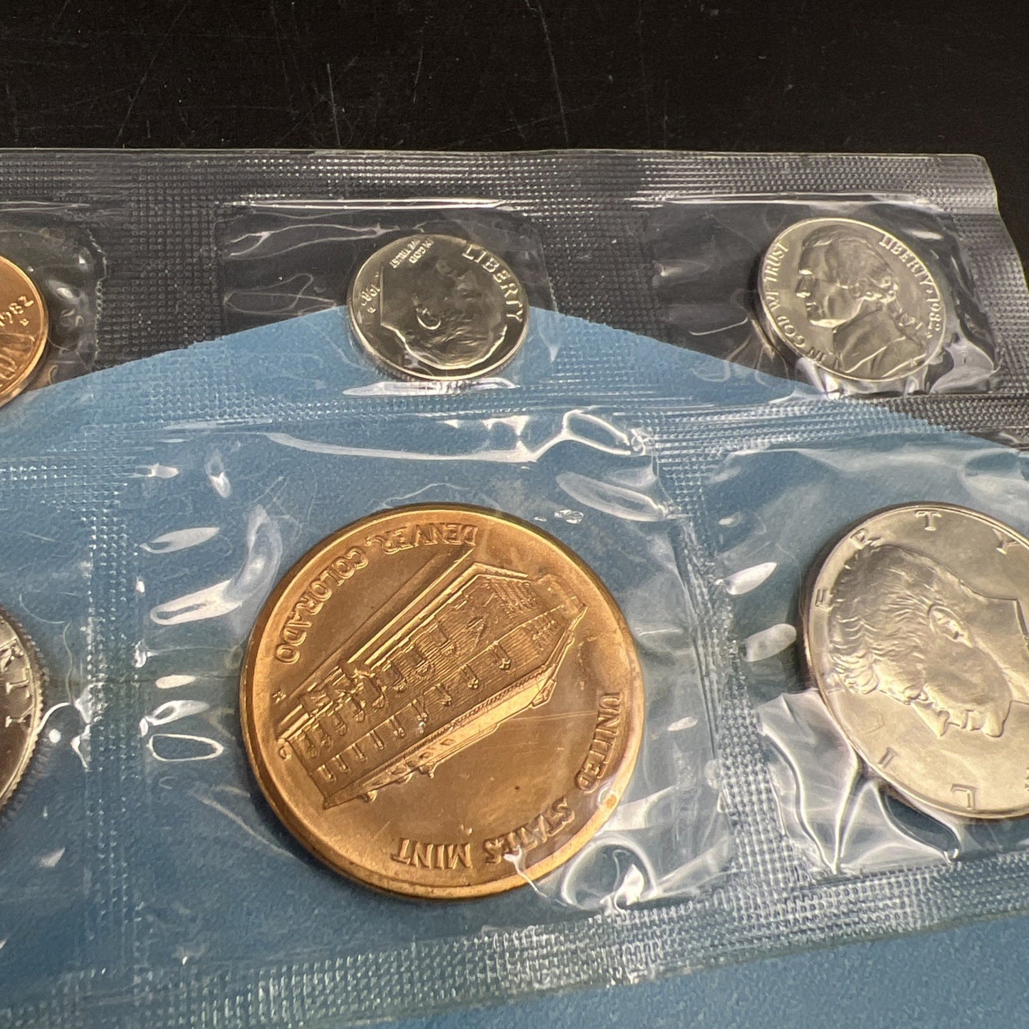 1982 D Denver Mint Souvenir Set Uncirculated Coins and Medal with Envelope