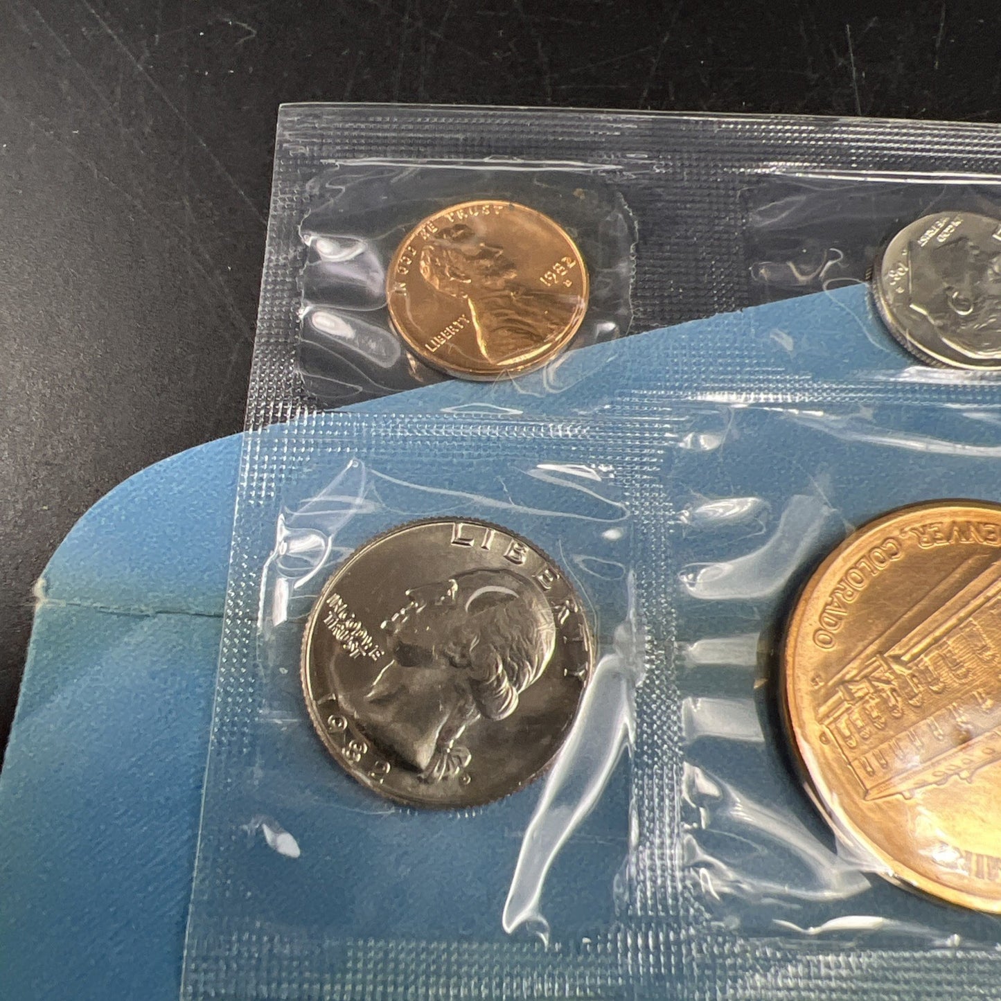 1982 D Denver Mint Souvenir Set Uncirculated Coins and Medal with Envelope