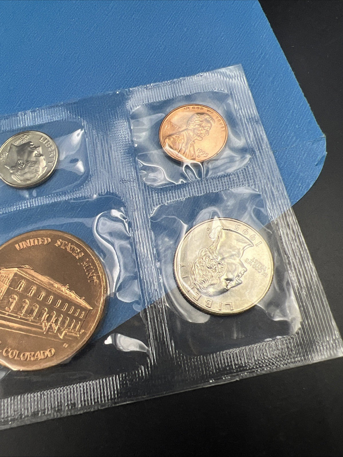 1995 D Denver Mint Souvenir Set Uncirculated Coins and Medal With Envelope