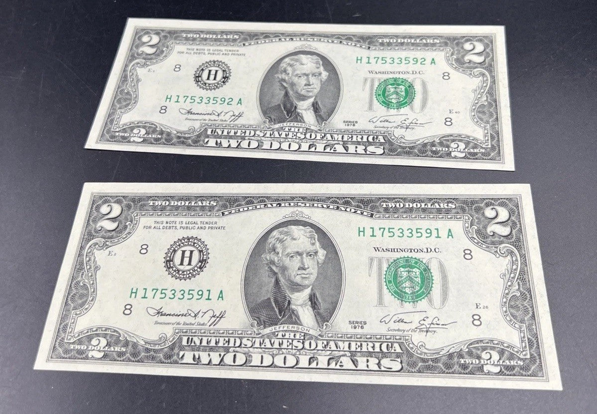 2 Consecutive 1976 $2 FRN Bicentennial Federal Reserve Notes CH VF / XF Circ #91