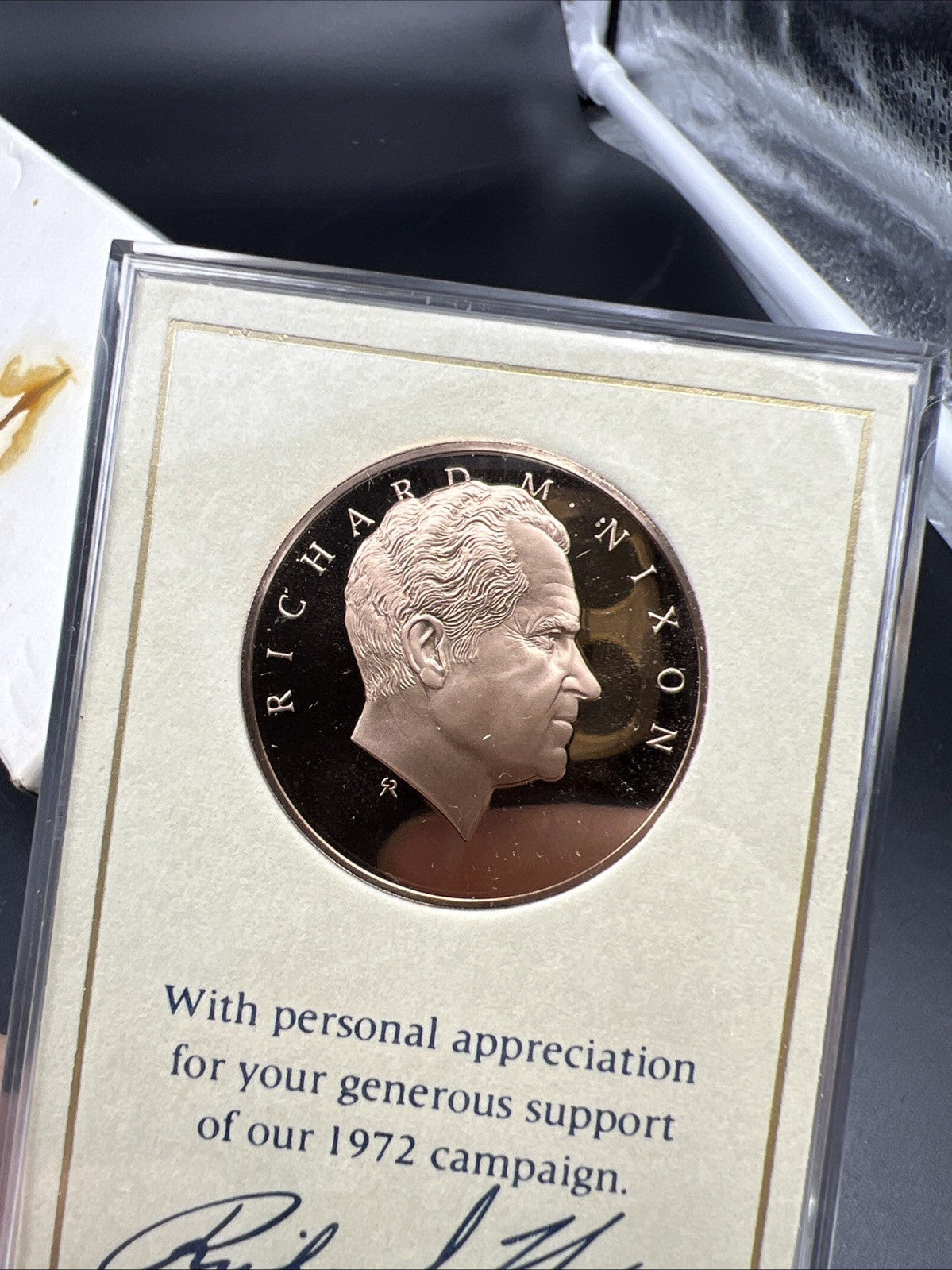 Re-elect Richard Nixon GOP Campaign Medal Thank You Gift w/ Display Stand
