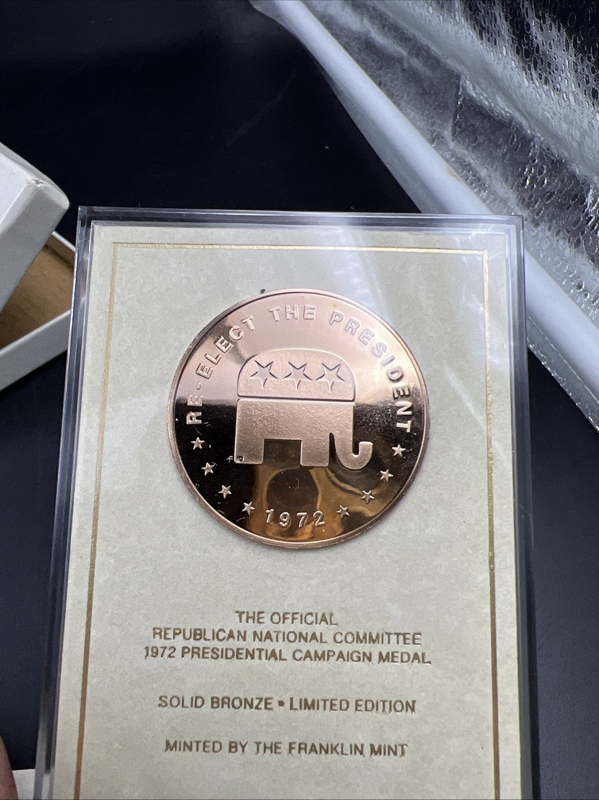 Re-elect Richard Nixon GOP Campaign Medal Thank You Gift w/ Display Stand
