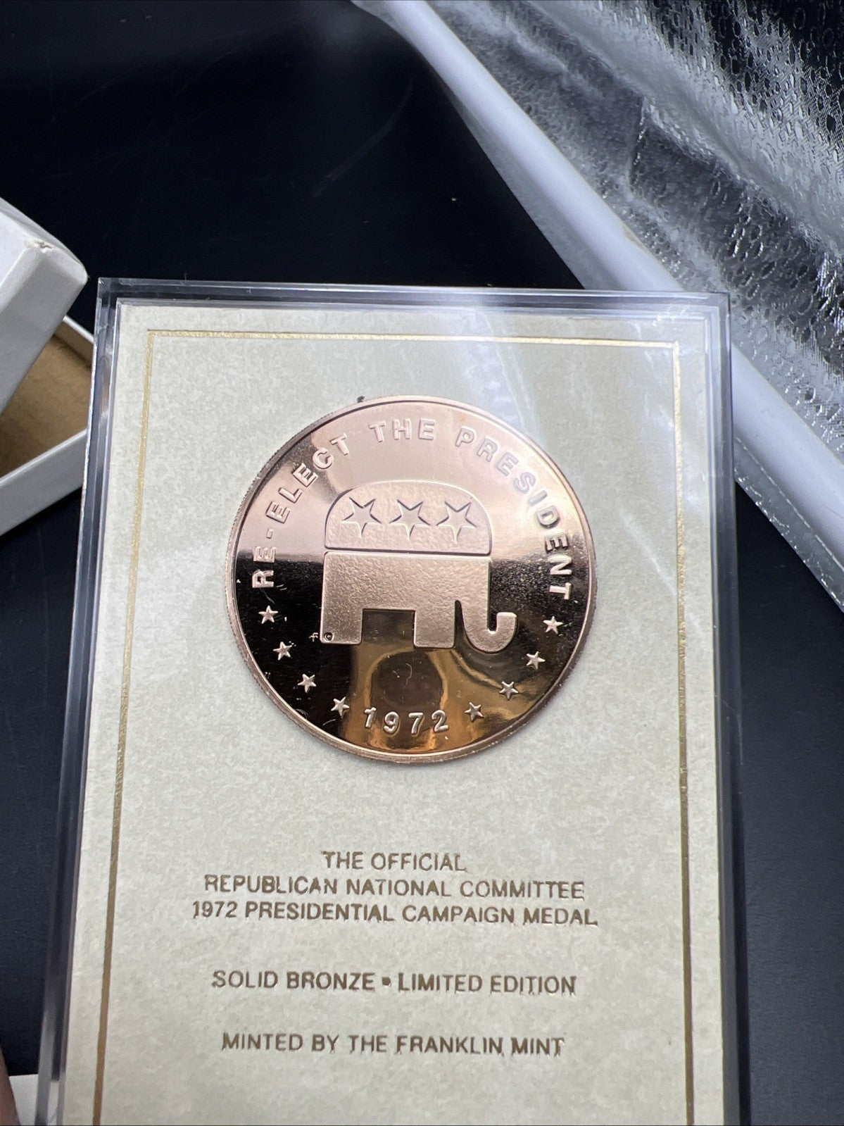 Re-elect Richard Nixon GOP Campaign Medal Thank You Gift w/ Display Stand