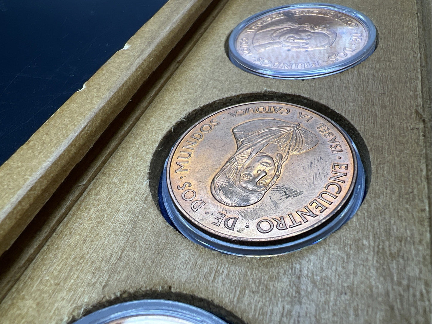 Columbus Discovery Of America 500th Anniversary Medals set Wooden Display Box #B