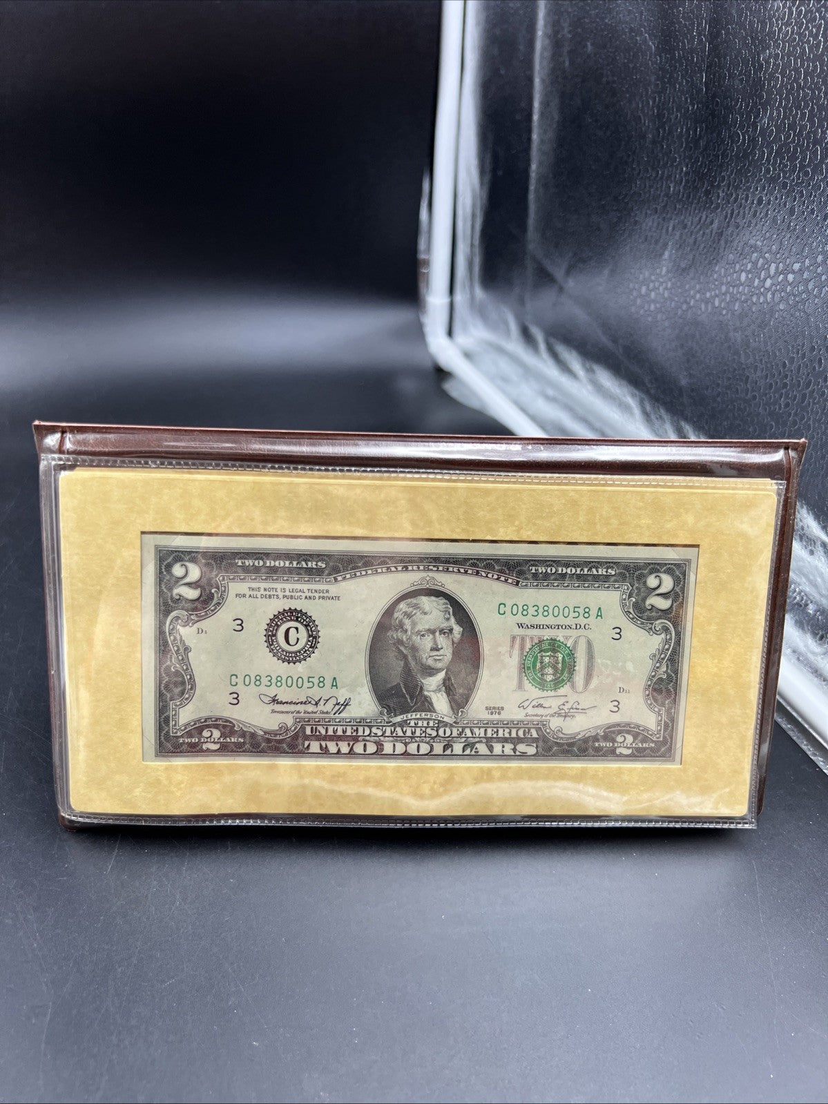 FDOI 1976 $2 FRN Federal Reserve Bicentennial Note April 13th leather display #A