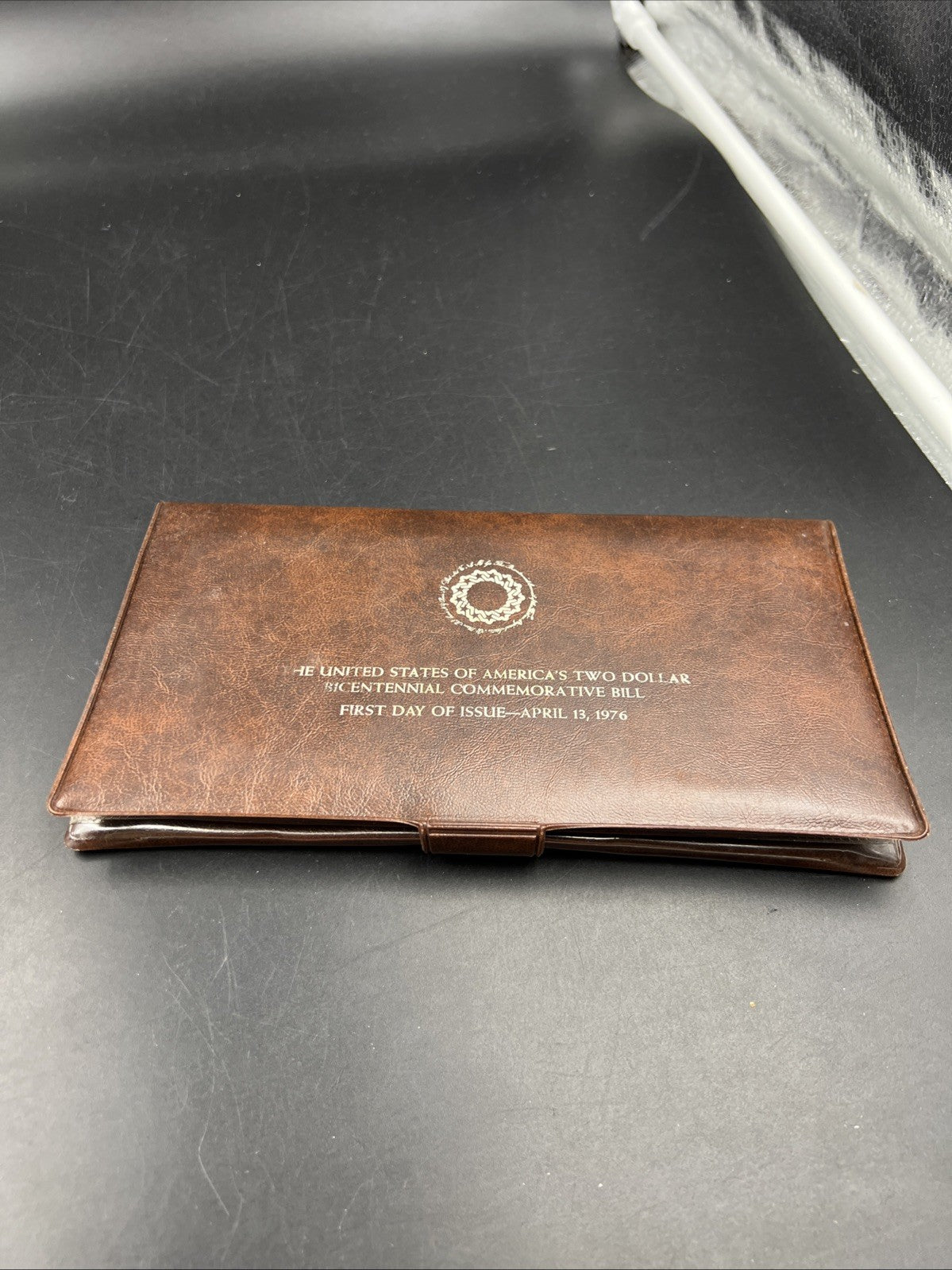 FDOI 1976 $2 FRN Federal Reserve Bicentennial Note April 13th leather display #A