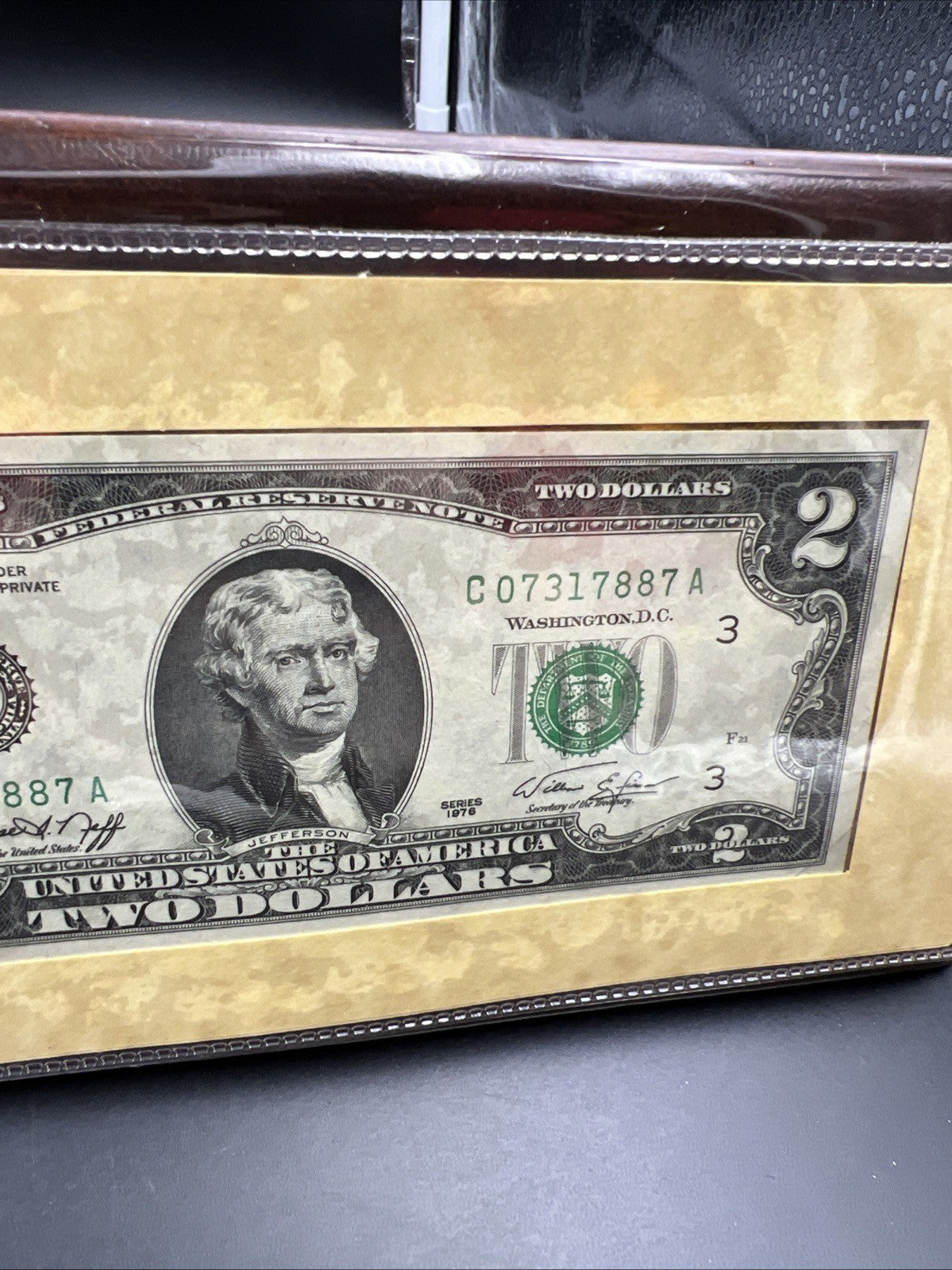 FDOI 1976 $2 FRN Federal Reserve Bicentennial Note April 13th leather display #7