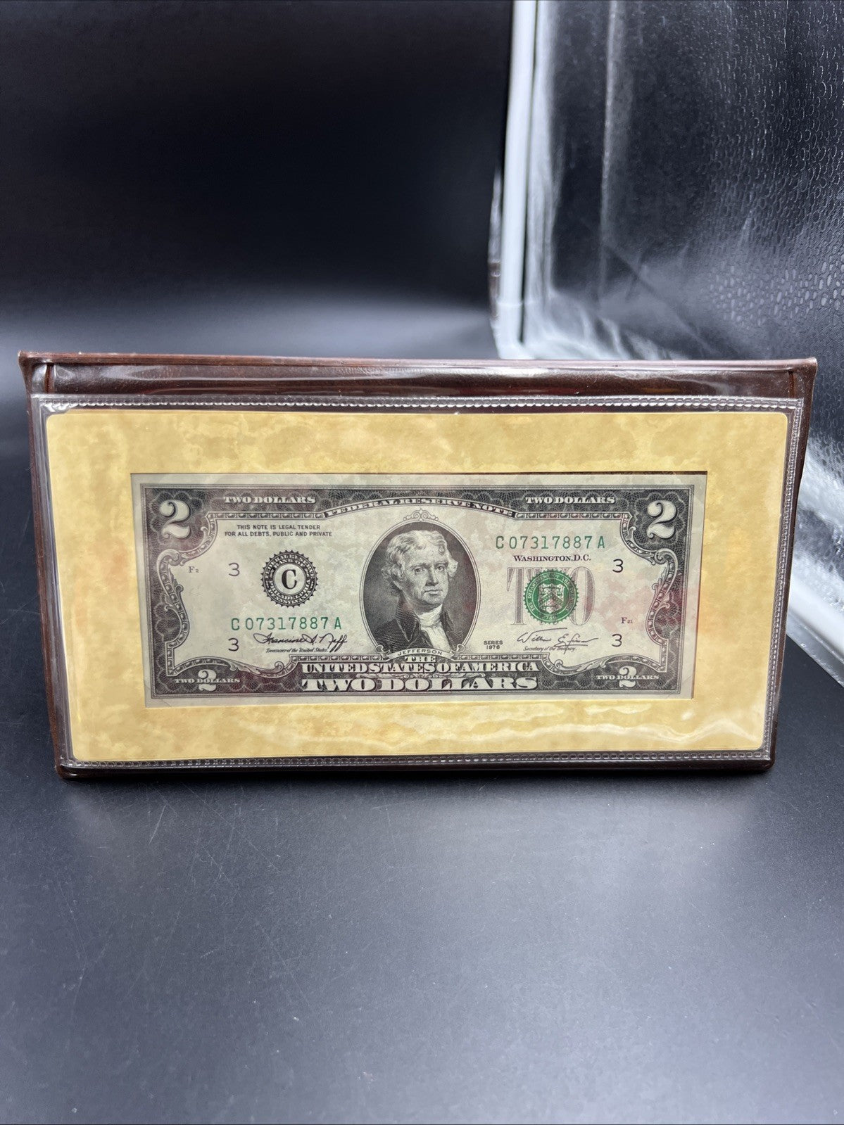 FDOI 1976 $2 FRN Federal Reserve Bicentennial Note April 13th leather display #7