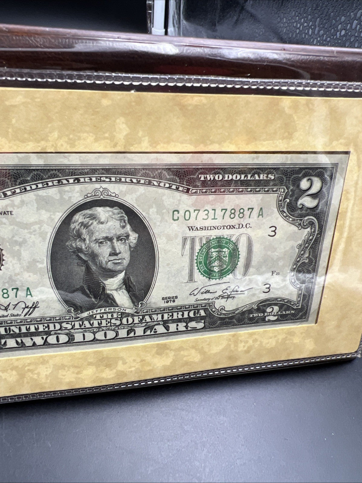 FDOI 1976 $2 FRN Federal Reserve Bicentennial Note April 13th leather display #7