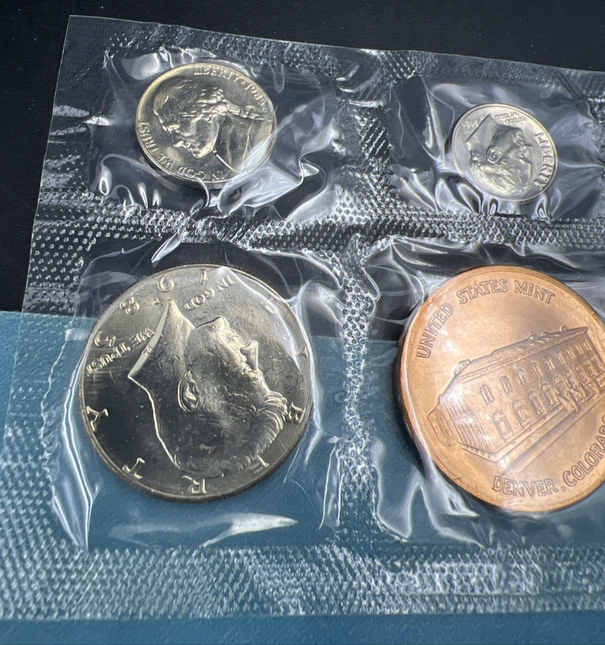 1985 D Denver Mint Souvenir Set Uncirculated Coins and Medal With Envelope
