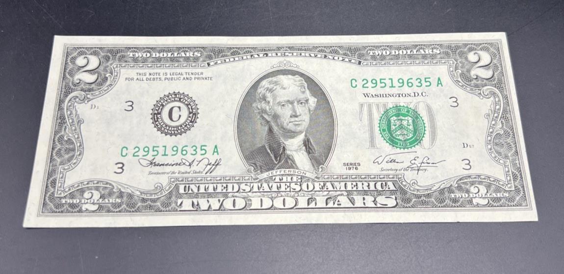 1976 $2 FRN Federal Reserve Note Bicentennial Bill Philadelphia District CH UNC