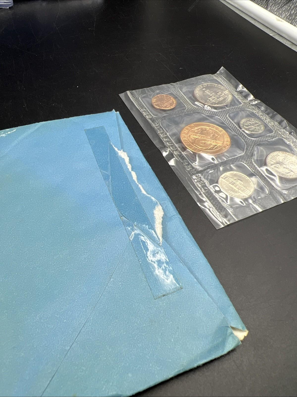 1976 D Denver Mint Bicentennial Souvenir Set BU Unc Coins & Medal W Envelope