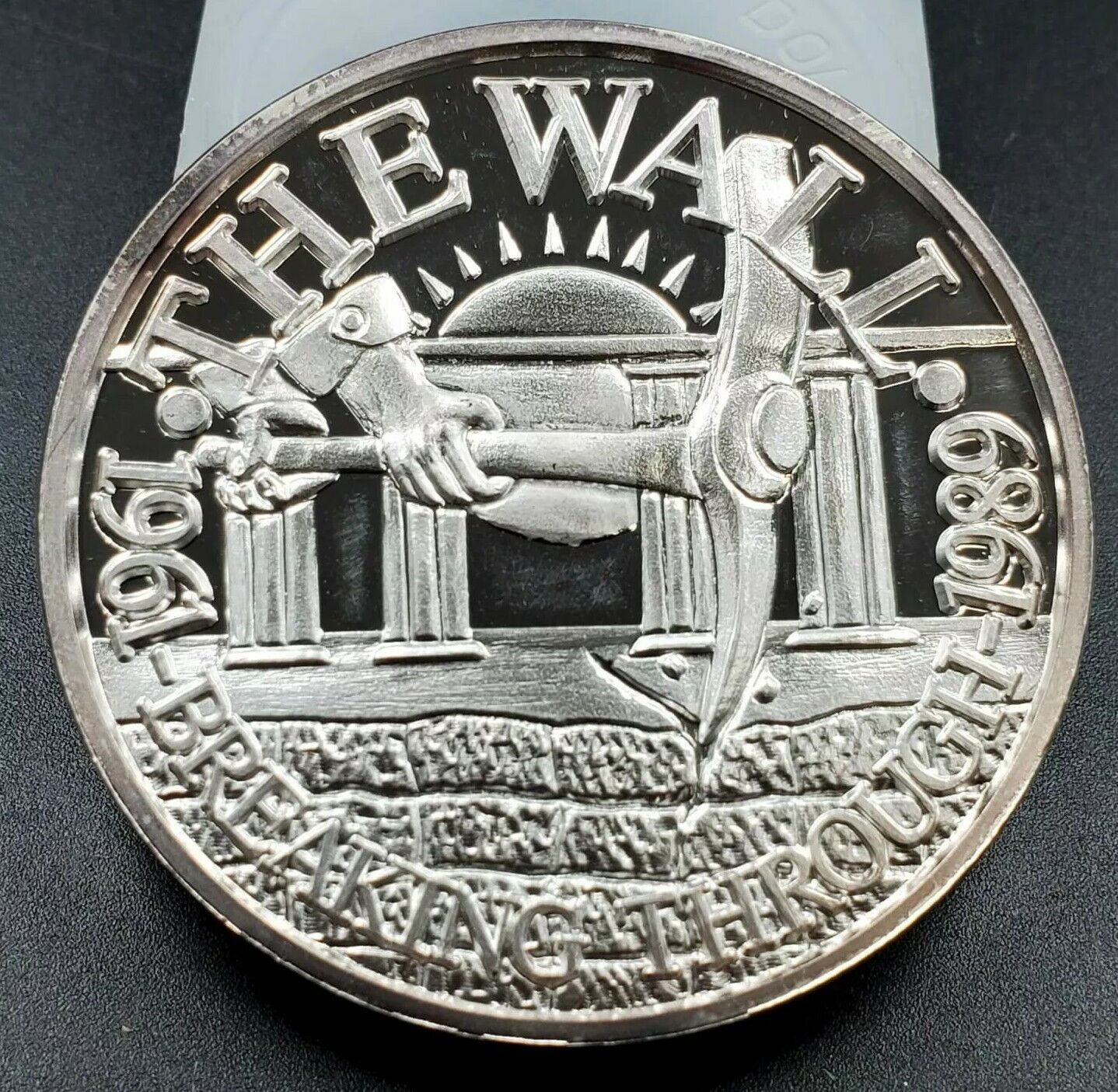 1989 The Berlin Wall East West Germany Coin 3 Troy Oz .999 Fine Silver AG Round