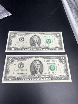 2 Consecutive 2013 $2 Two Dollar FRN Federal Reserve Notes CH UNC #763